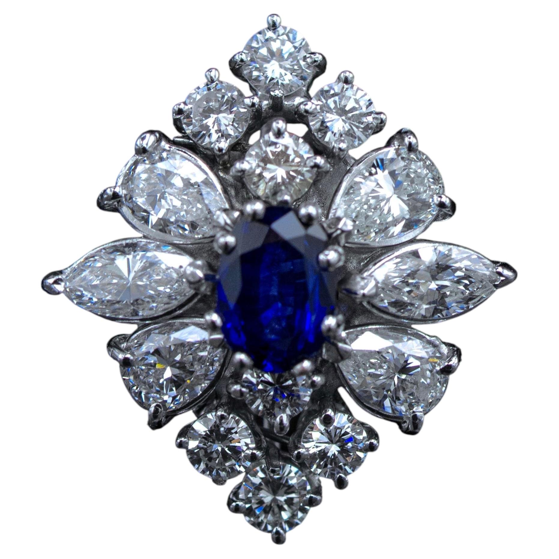 Bague de cocktail vintage certifiée, sertie d'un saphir naturel et d'un groupe de diamants, anglaise, années 1970