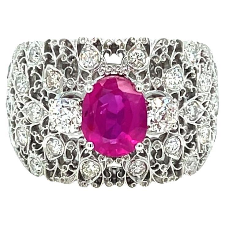 Anillo de oro grabado con diamantes de rubí de Birmania certificado vintage sin calor