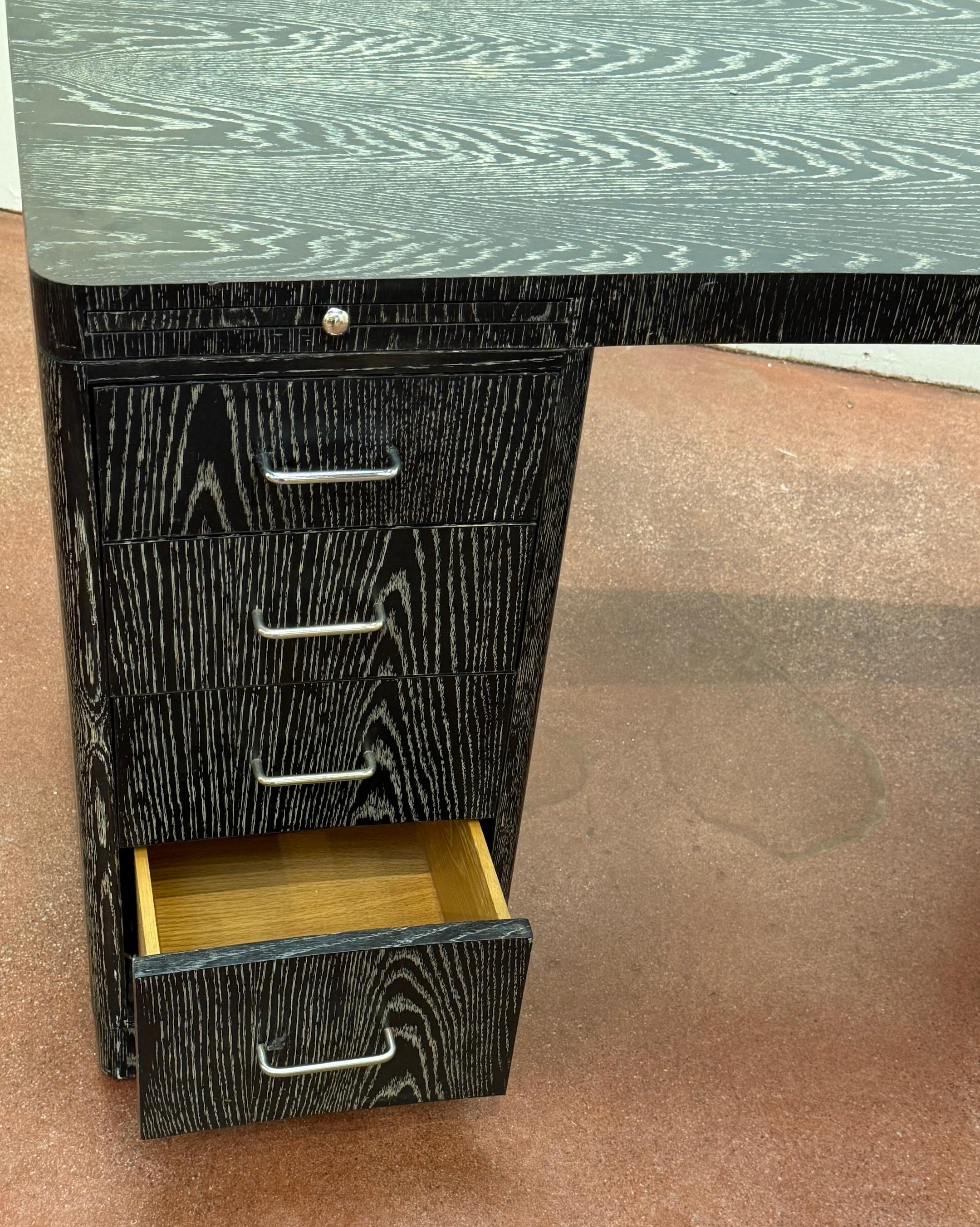 20ième siècle Bureau de direction vintage en Oak Oak, dans le style de James Mont en vente