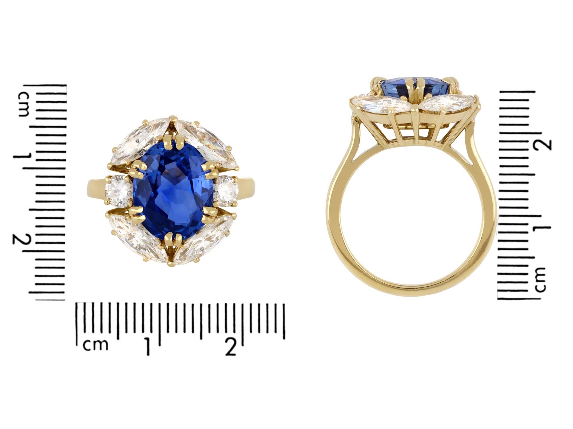 Vintage Ceylon Sapphire and Diamond Cluster Ring, circa 1970 In Good Condition For Sale In London, GB