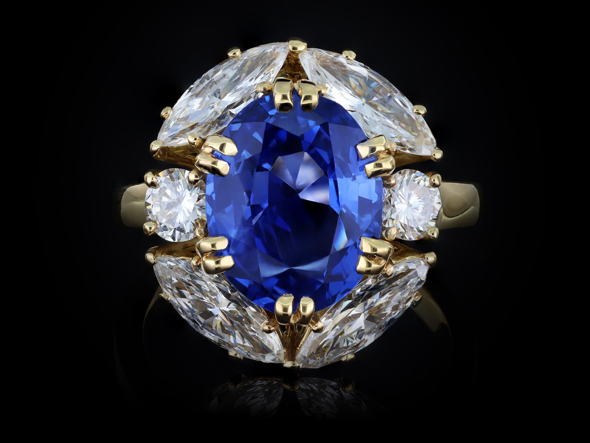 Women's or Men's Vintage Ceylon Sapphire and Diamond Cluster Ring, circa 1970 For Sale
