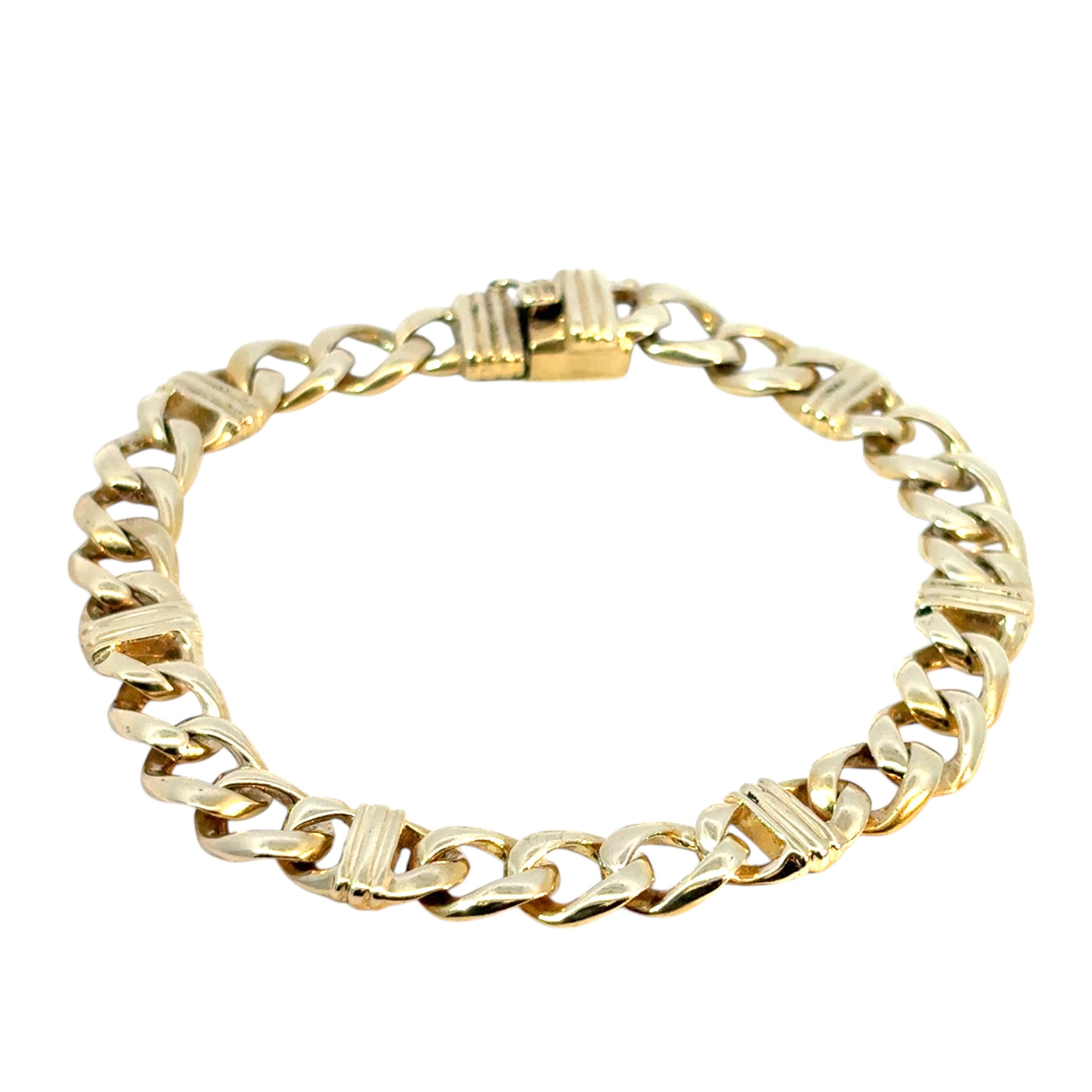 Vintage Chain Link Bracelet made of 14k Yellow Gold For Sale 5