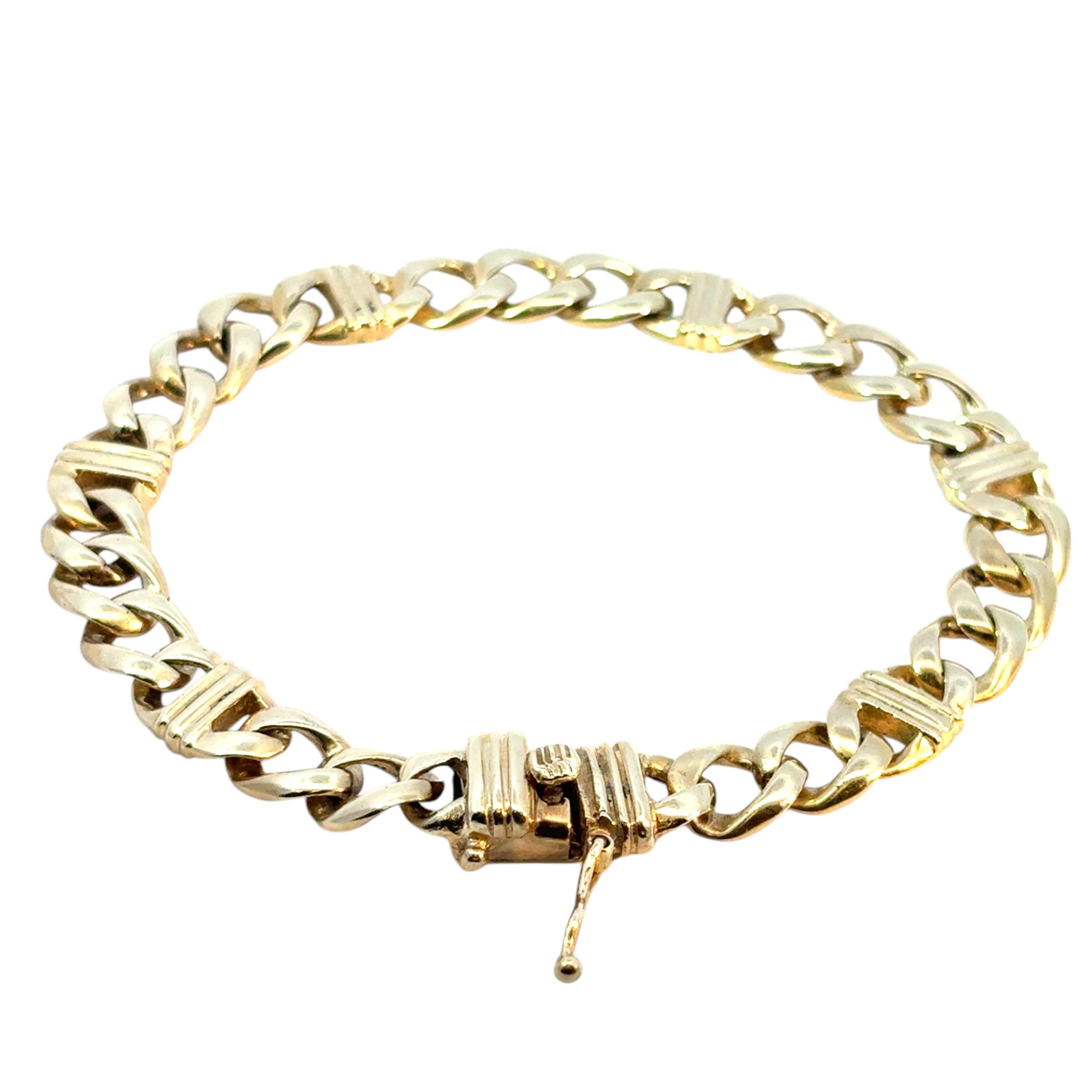Vintage Chain Link Bracelet made of 14k Yellow Gold For Sale 6