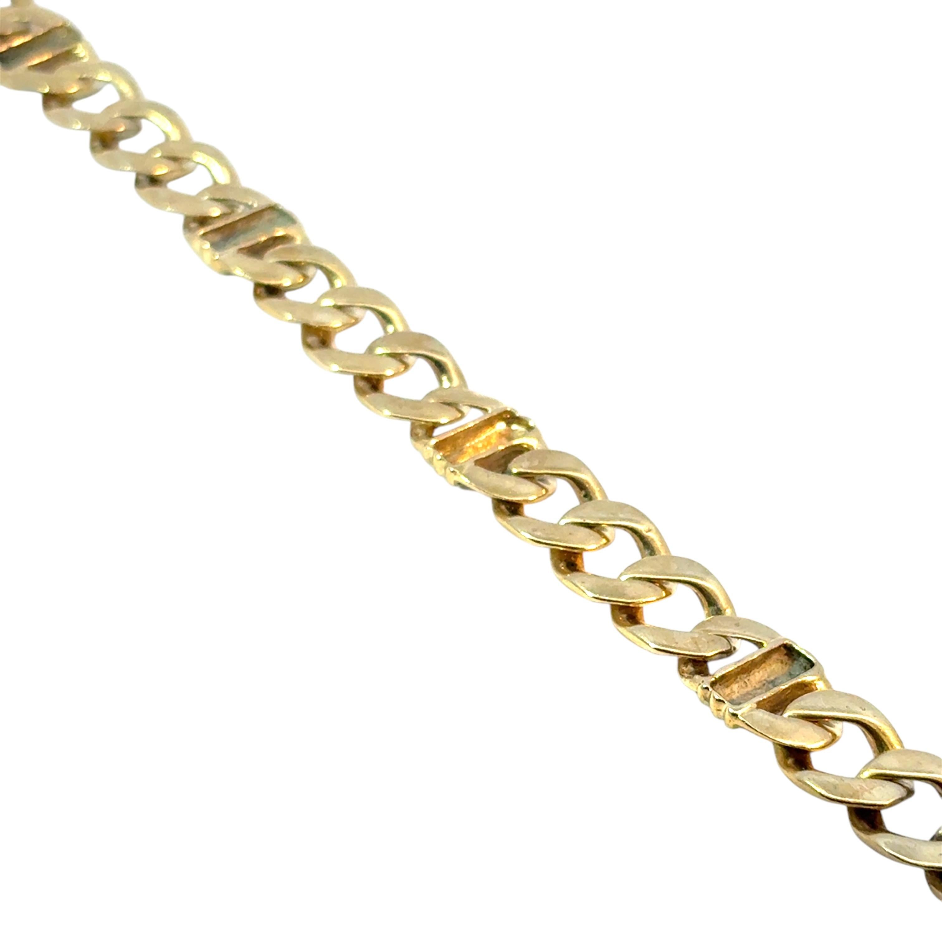 Vintage Chain Link Bracelet made of 14k Yellow Gold

This stunning vintage Chain Link Gold Bracelet is in excellent condition and is ready to ship!

Type: Chain Link Bracelet
Material: 14k Yellow Gold
Measurements: The entire bracelet (including the