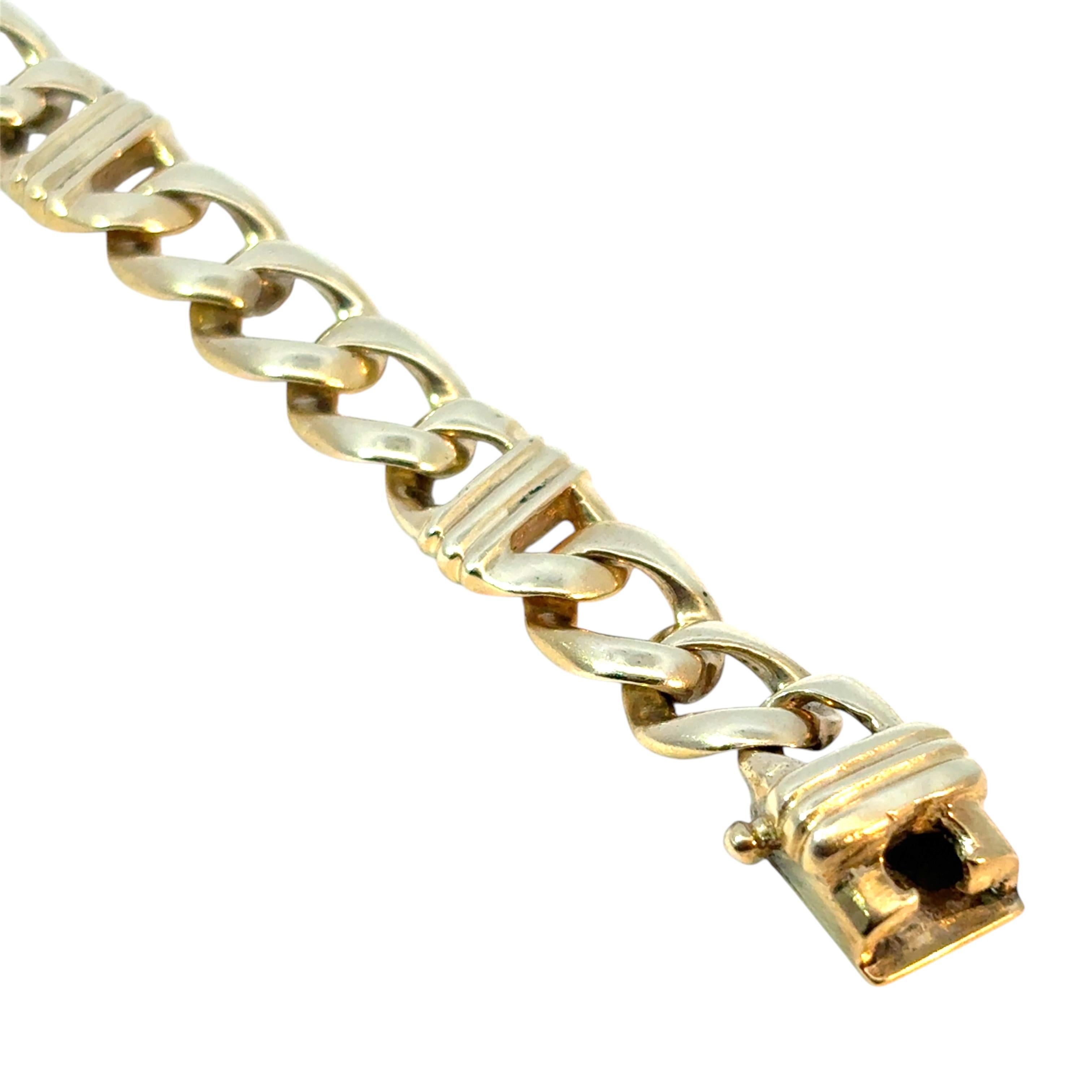 Vintage Chain Link Bracelet made of 14k Yellow Gold In Excellent Condition For Sale In Boca Raton, FL