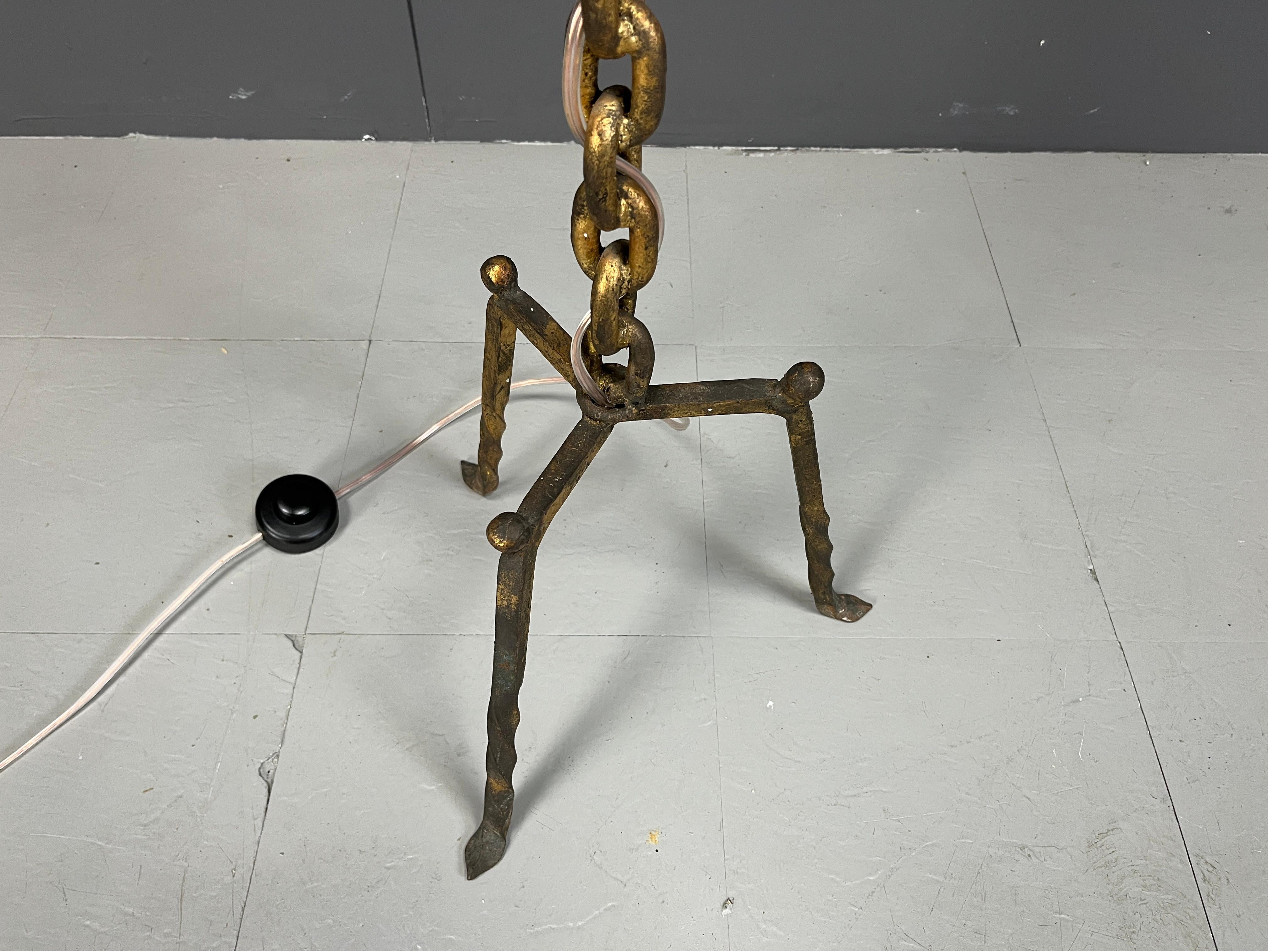 Vintage chain link floor lamp, 1960s In Good Condition In Leuven, Vlaams Gewest