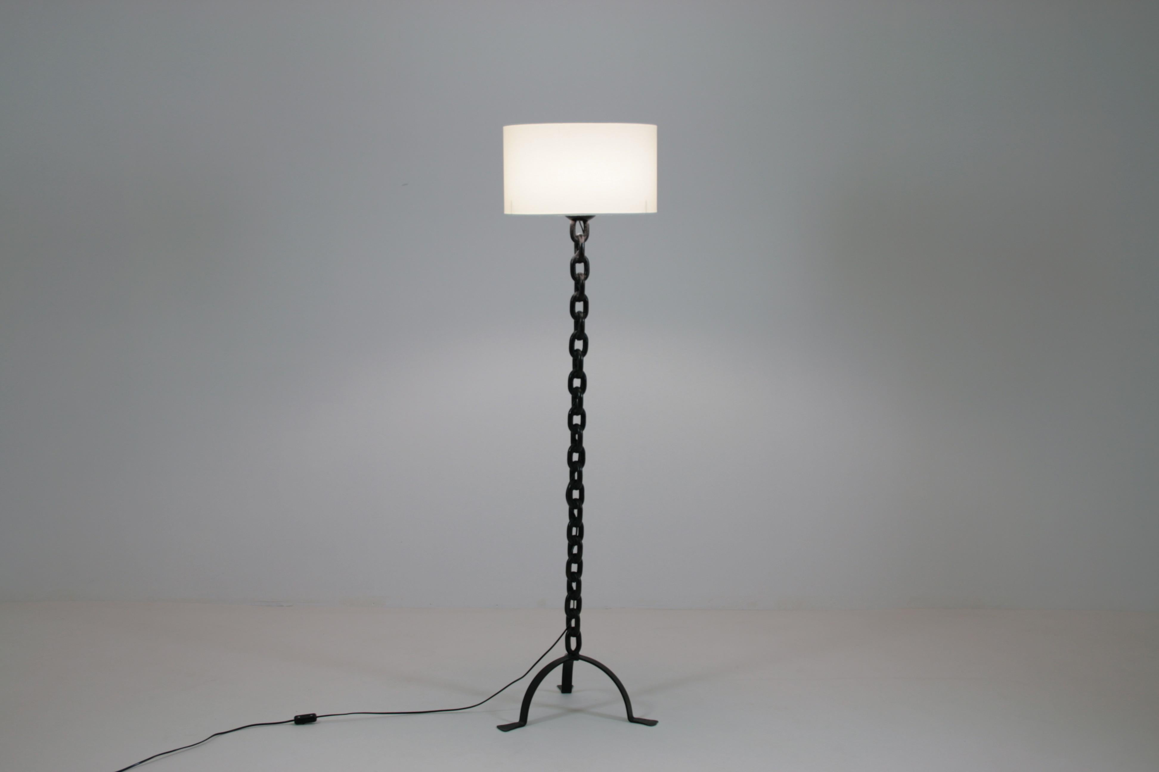 Vintage Chain Link Floor Lamp, France, 1960s In Good Condition In GRENOBLE, FR