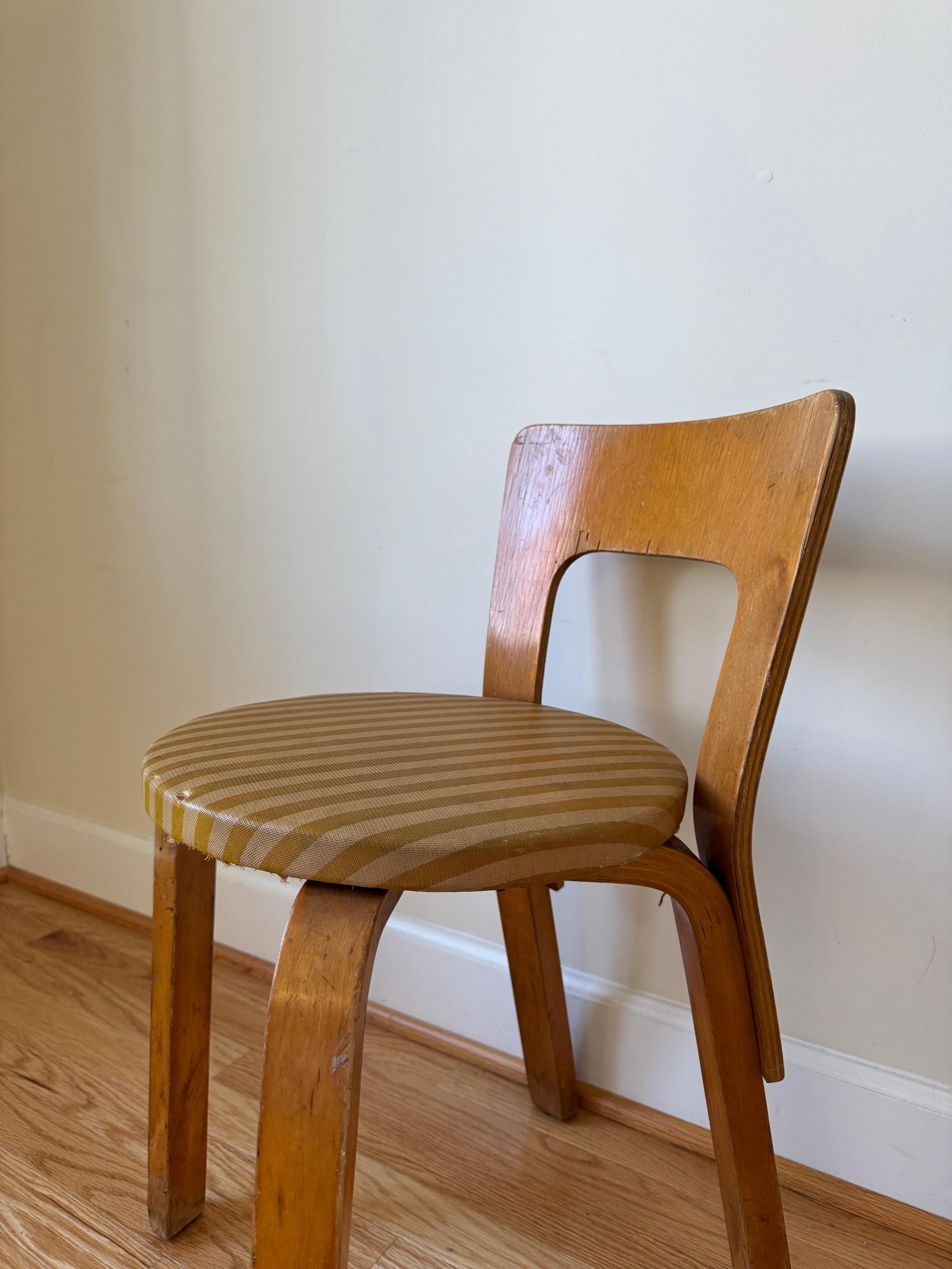 Vintage Chair 65 by Alvar Aalto for Artek, 1940-50s For Sale 2