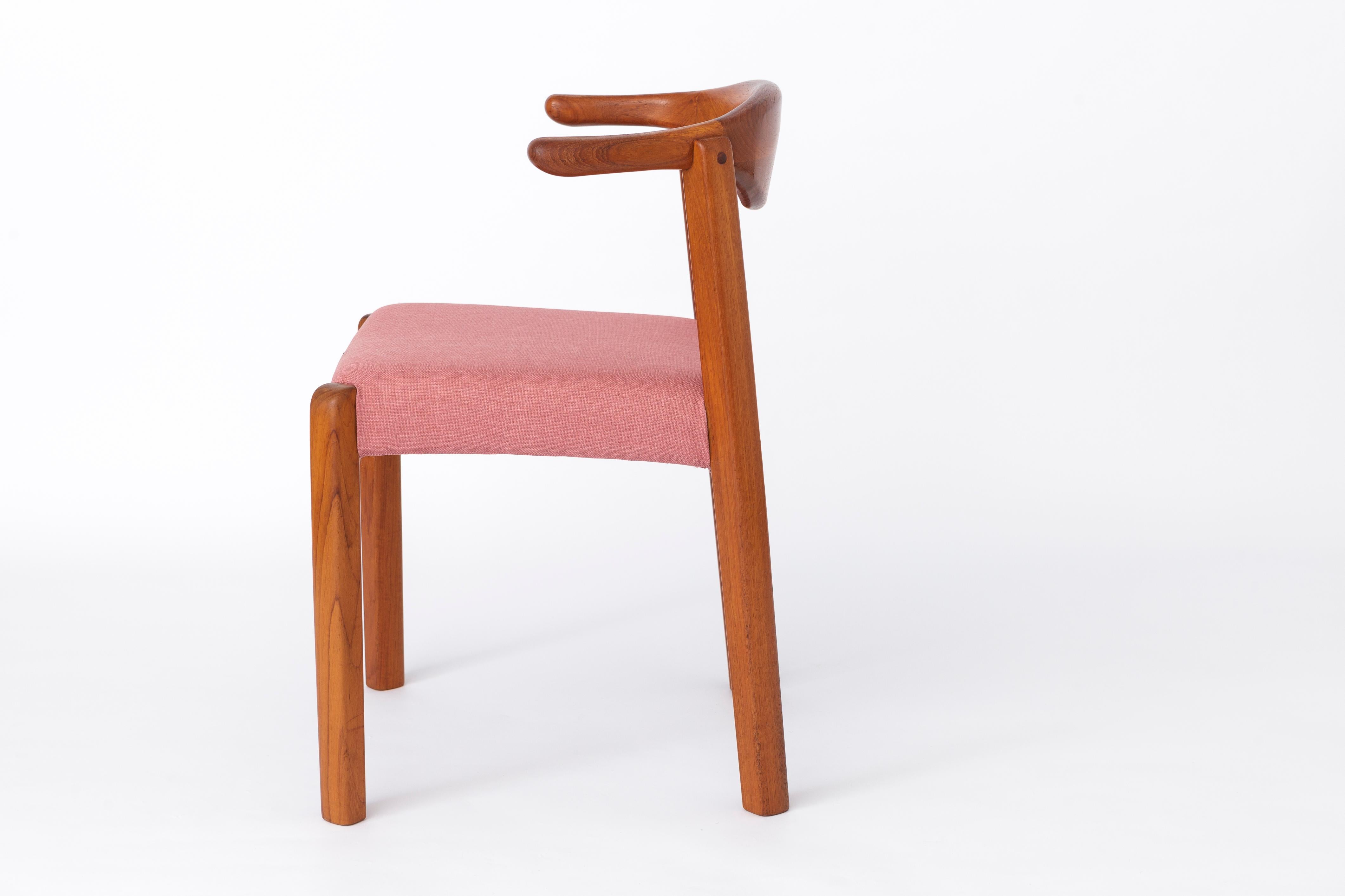Vintage chair by Dyrlund, Denmark 1960s-1970s In Good Condition For Sale In Hannover, DE