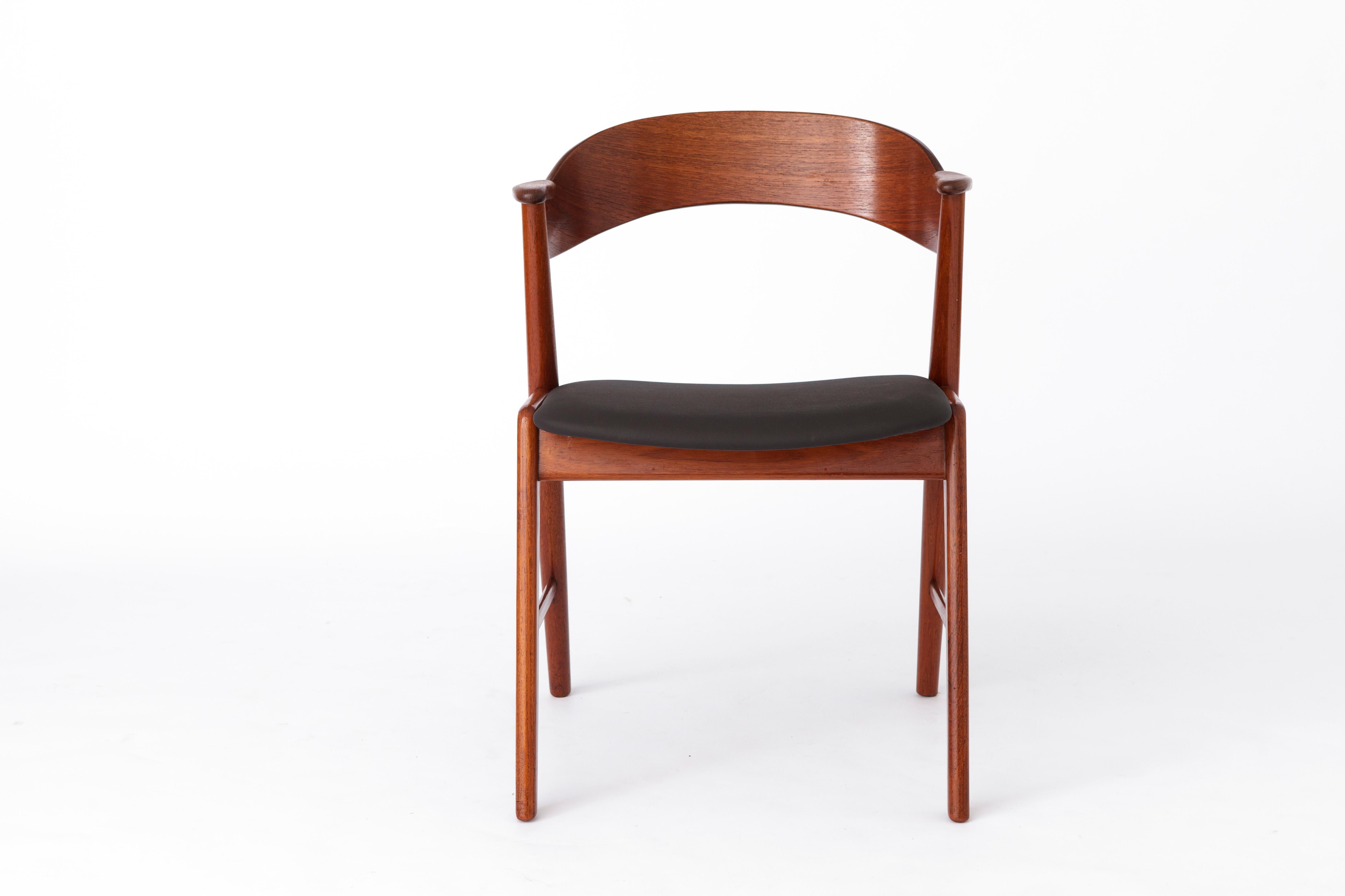 Vintage teak chair designed presumably by Henry Kjaernulf for 
manufacturer Korup Stolefabrik, Denmark in the 1960s. 
Ideal as desk or dining chair!

Sturdy teak chair frame. Refurbished and oiled. 
The seat was reupholstered with black skai