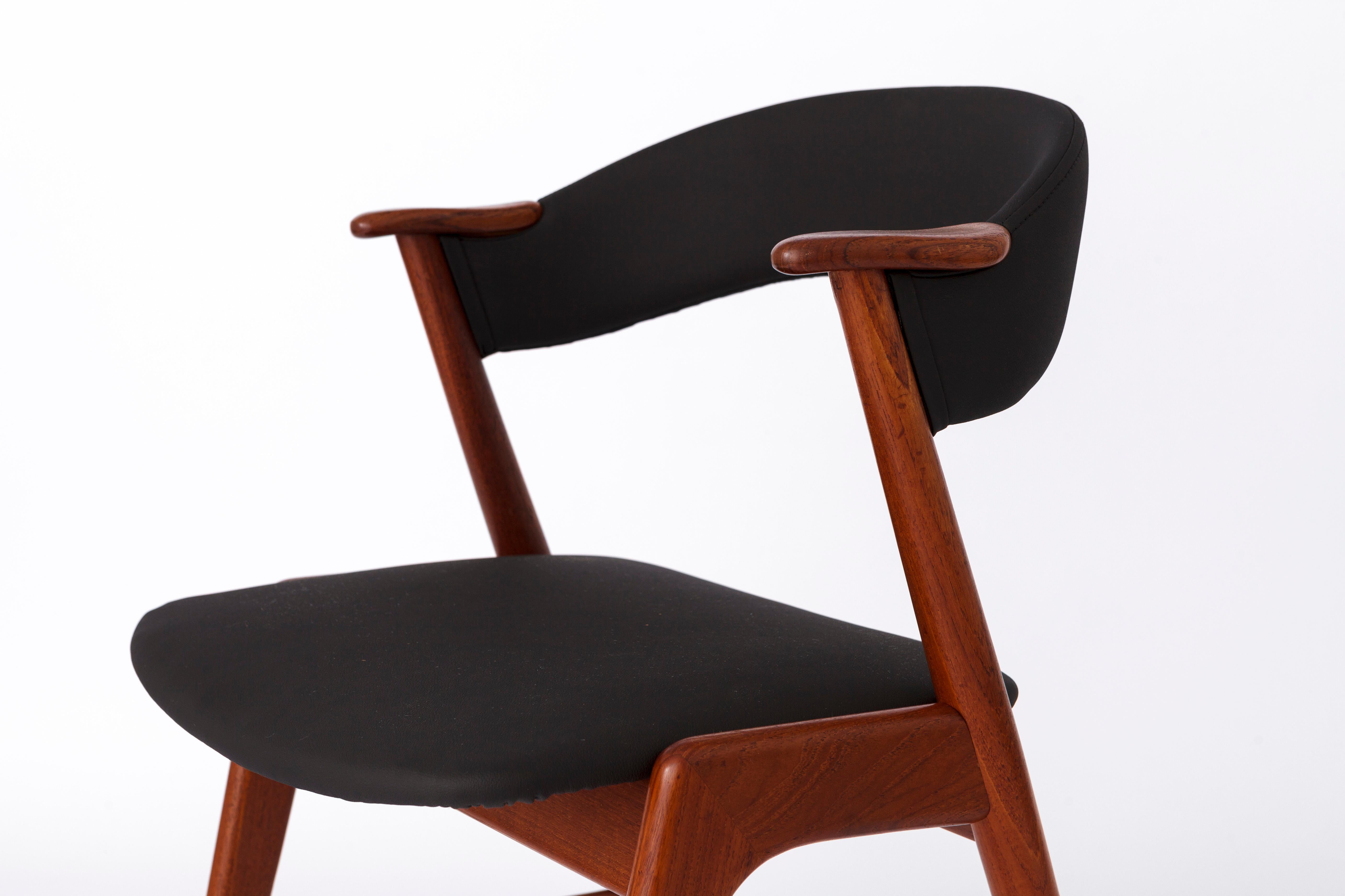 Vintage teak chair designed presumably by Henry Kjaernulf for 
manufacturer Korup Stolefabrik, Denmark in the 1960s. 
Ideal as desk or dining chair!

Sturdy teak chair frame. Refurbished and oiled. 
The seat and back part were reupholstered with