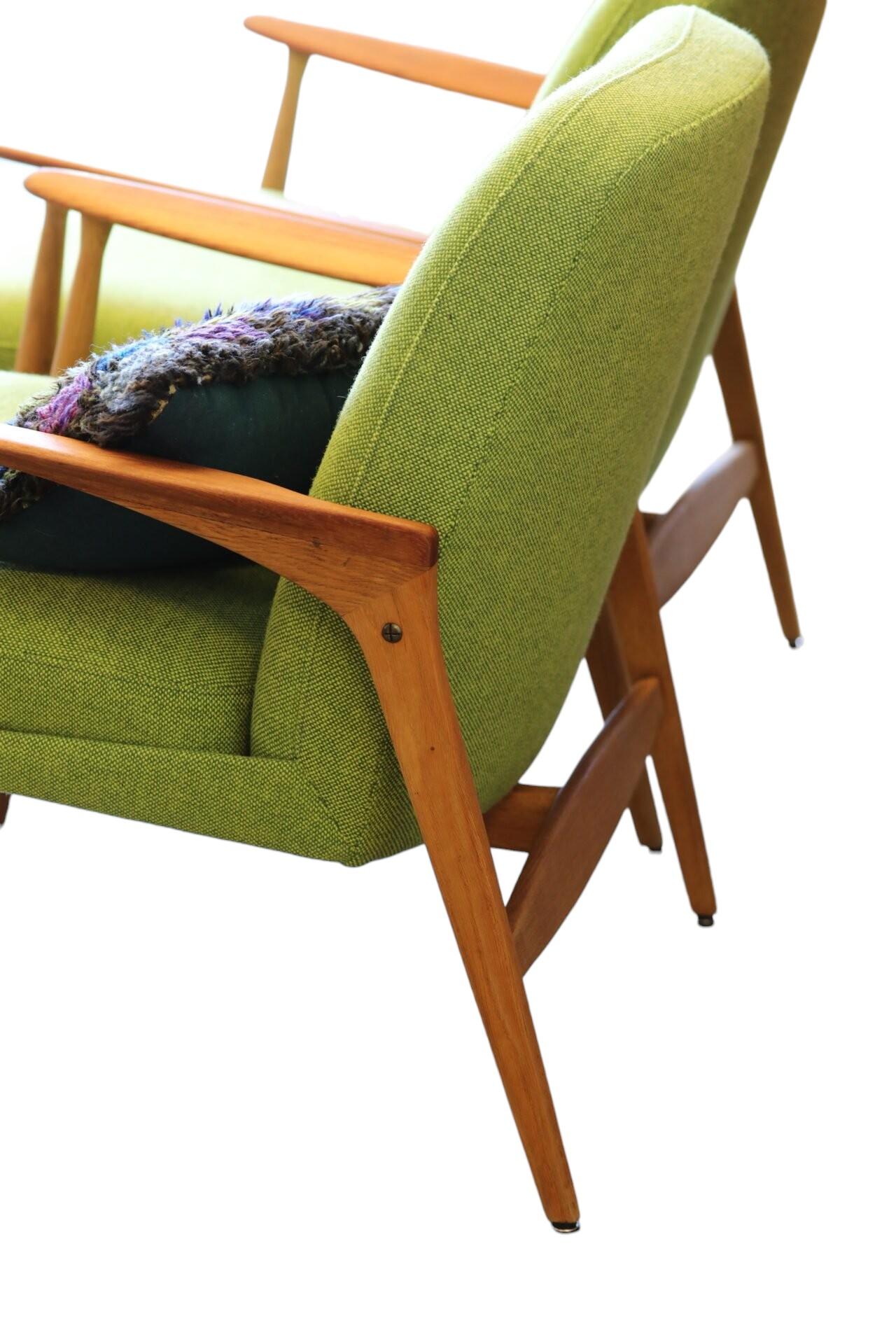 Vintage Chair in Teak and Oak by Ib Kofod-Larsen, 1960s For Sale 1
