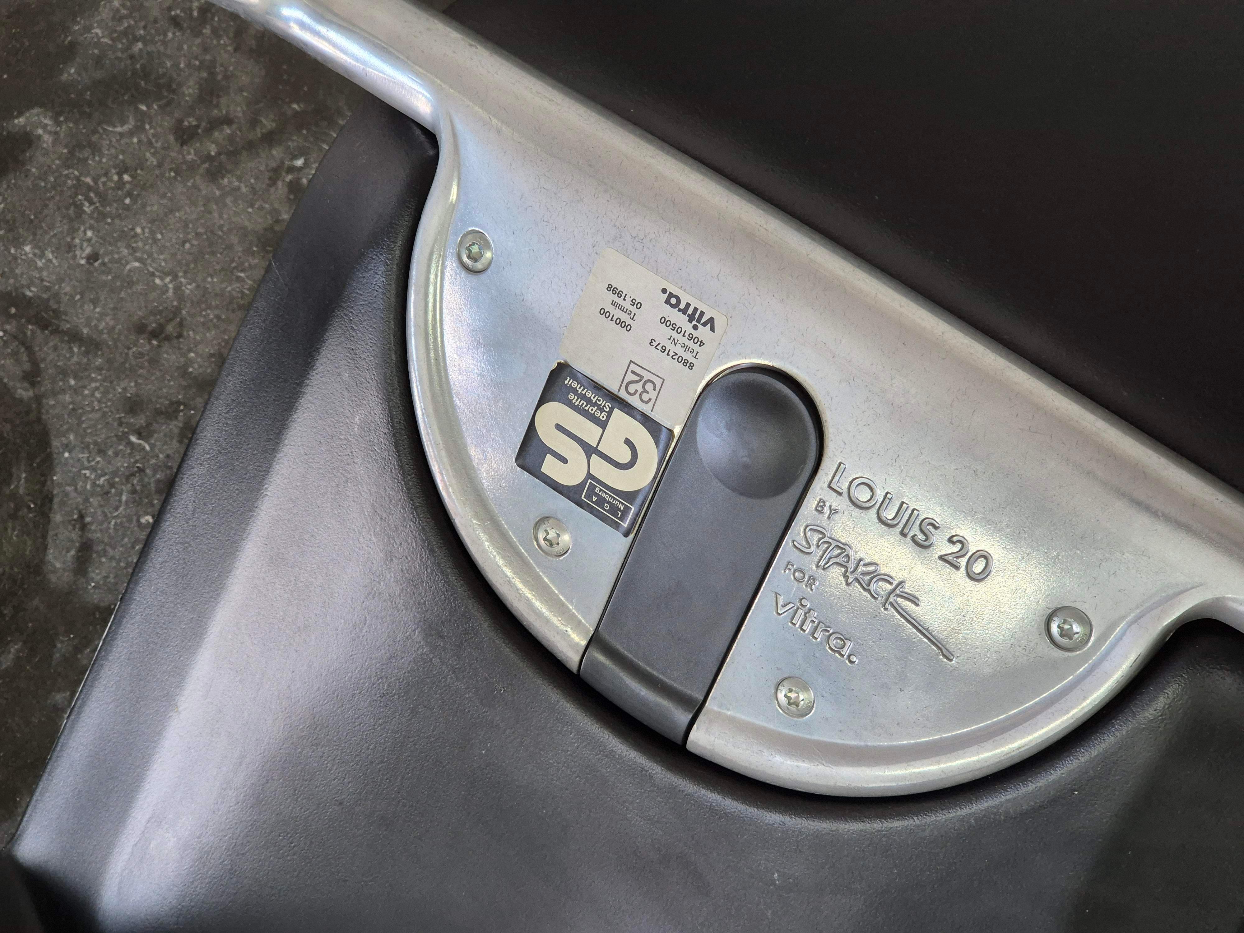 Sedia vintage Louis XX di Philippe Starck per Vitra, anni '90 in vendita 5