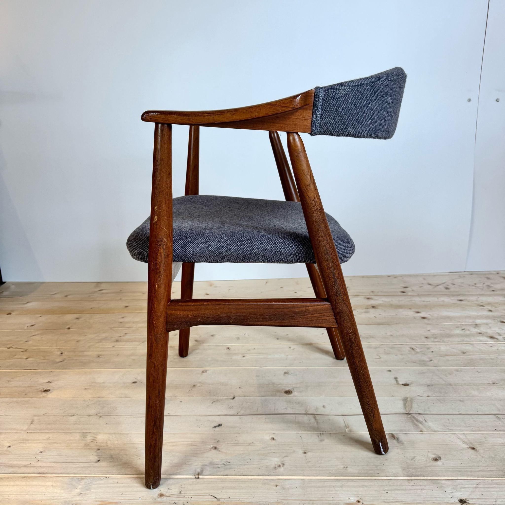 Danish Vintage chair, T.H Harlev for Farstrup Møbelfabrik, Denmark 1960s For Sale