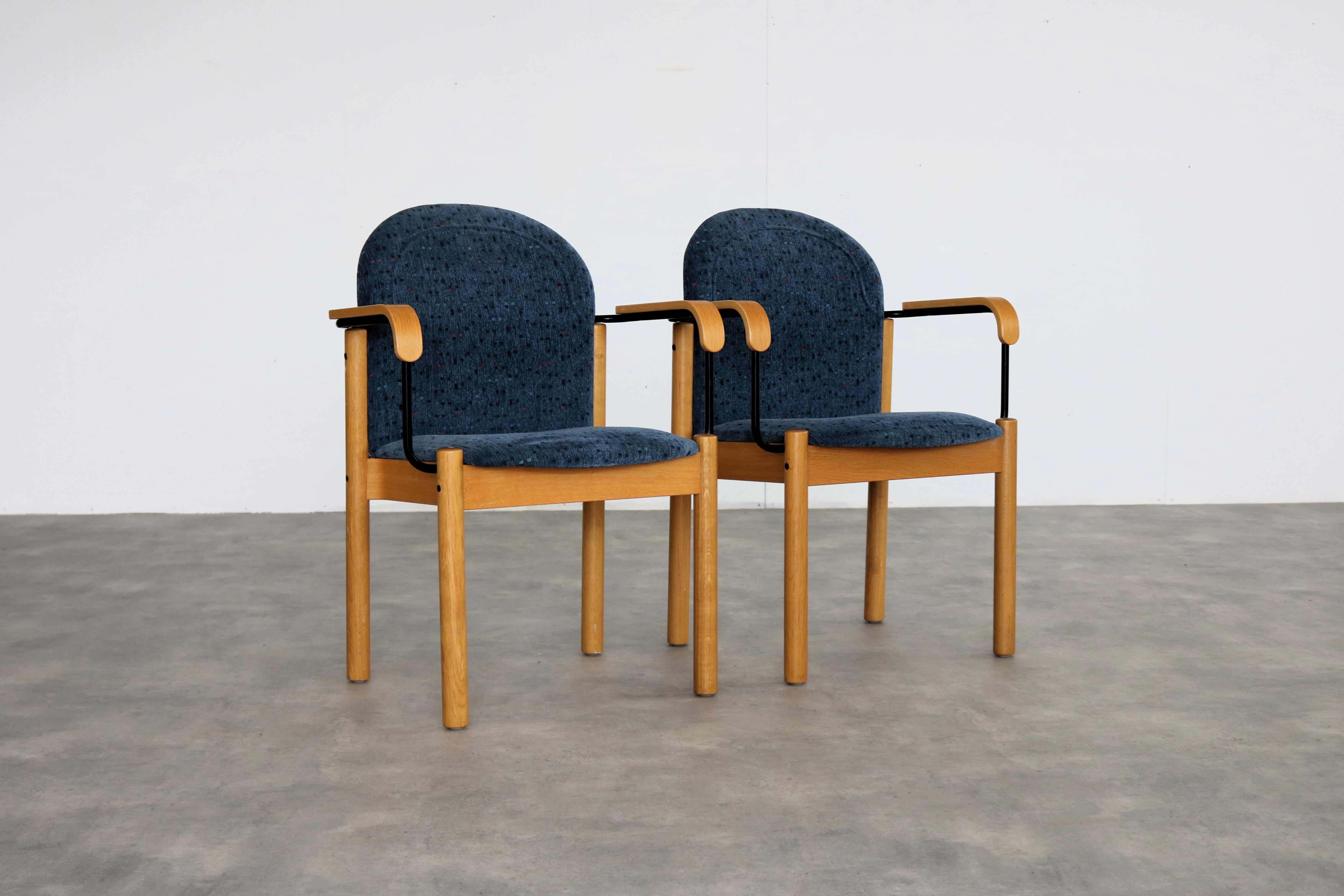 sedie vintage  poltrone  Kinnarps  Svezia

periodo  Anni 80/90
design  Kinnarps  Svezia
condizione  buono  leggeri segni d'uso
dimensione  82 x 60 x 55 (hxlxp) altezza seduta 43; 

dettagli  Teak; Beeche; Cromo; Metallo; Tappezzeria; 

*vari modelli
