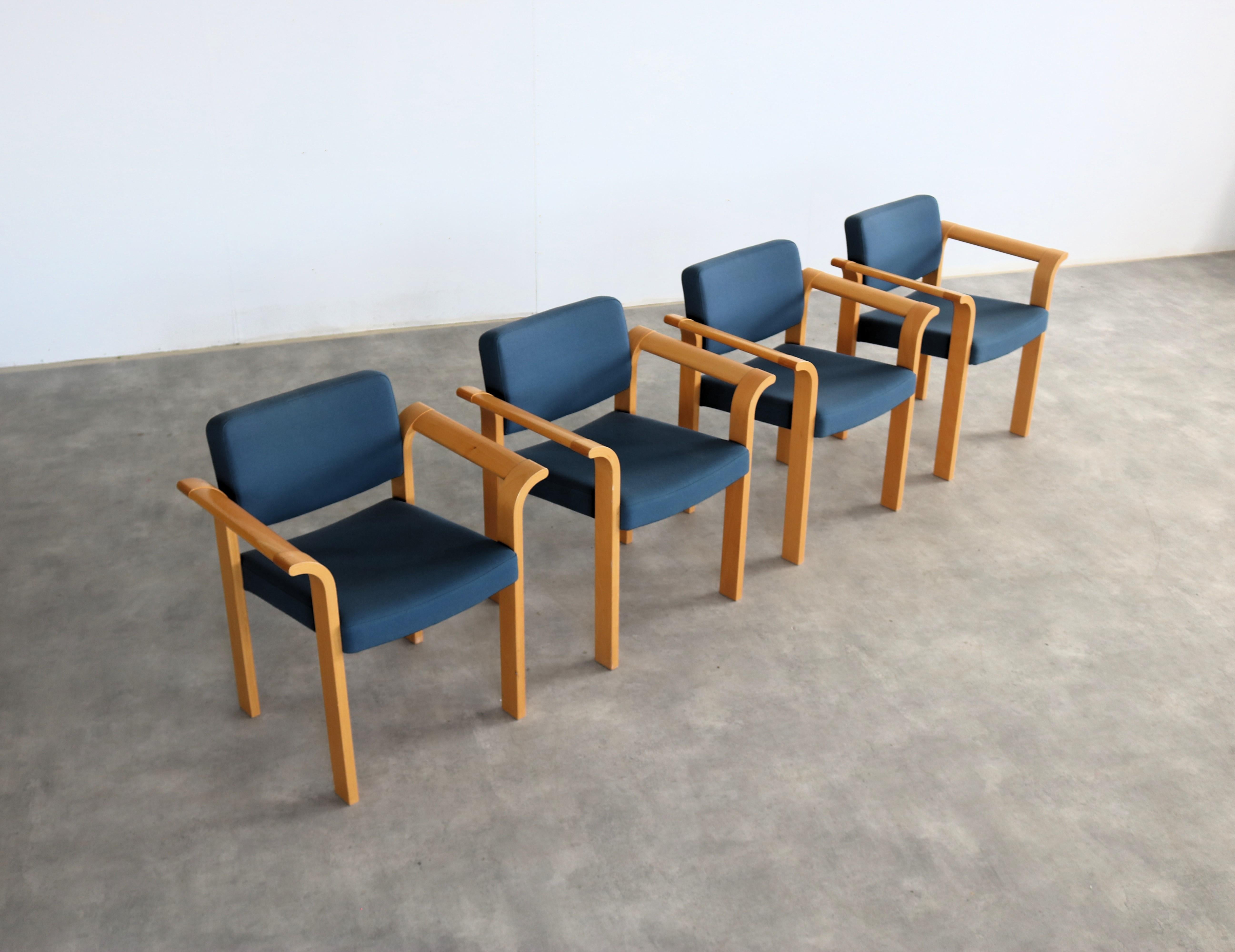 Chaises Vintage  chaises de salle à manger  Magnus Olesen en vente 4