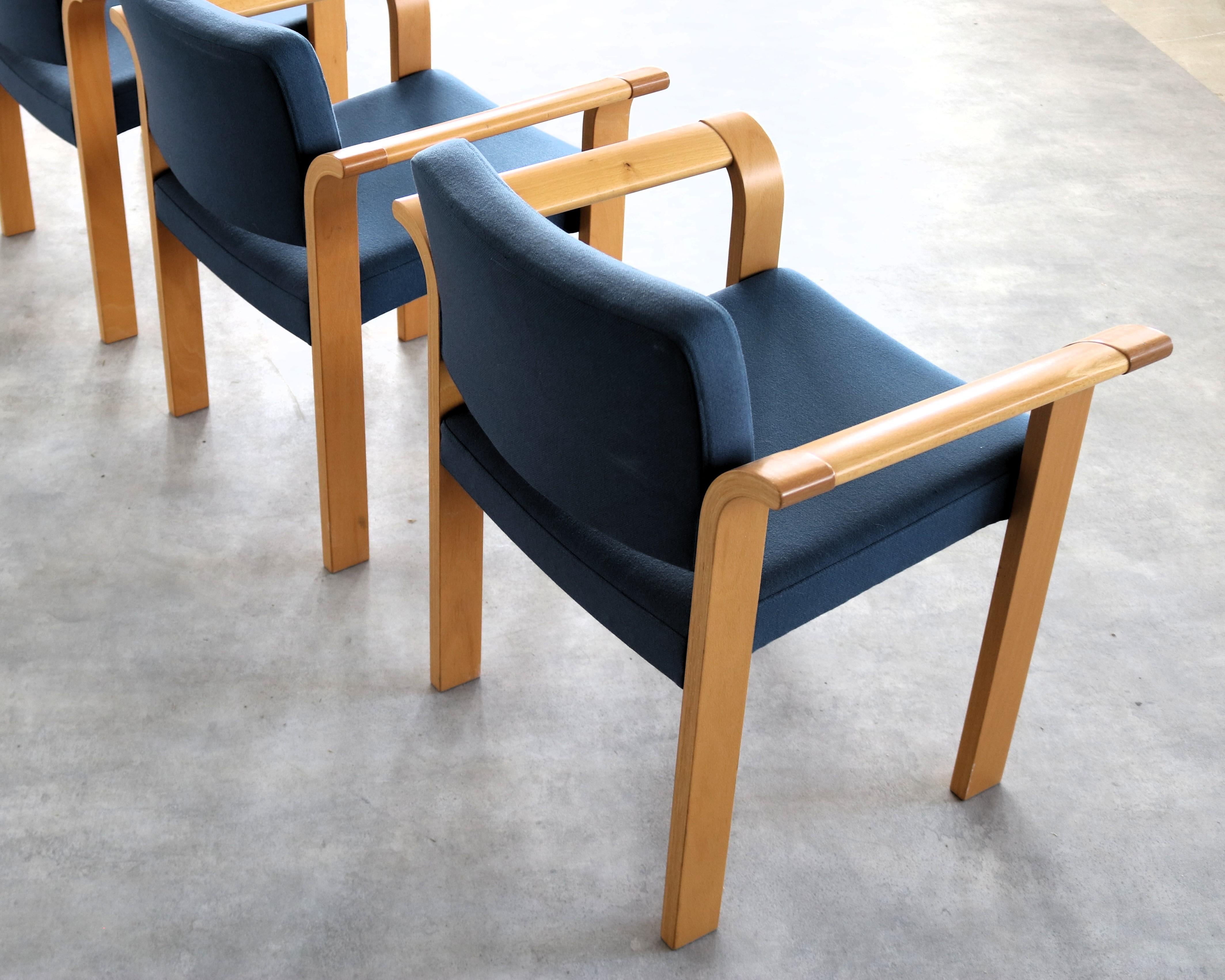 Chaises Vintage  chaises de salle à manger  Magnus Olesen en vente 2