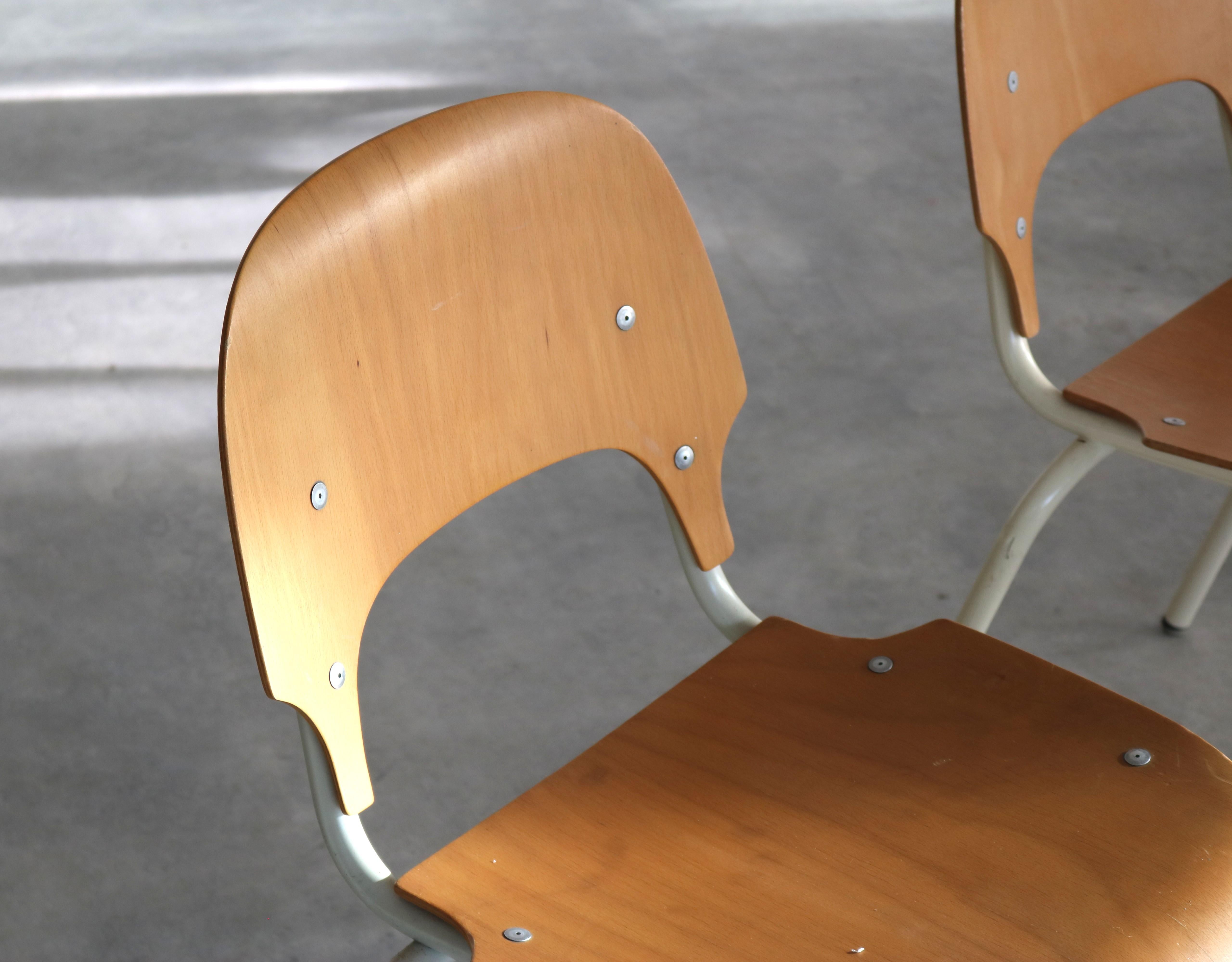 Vintage By Stühle  Esszimmerstühle  stapelbare Stühle (Ende des 20. Jahrhunderts) im Angebot