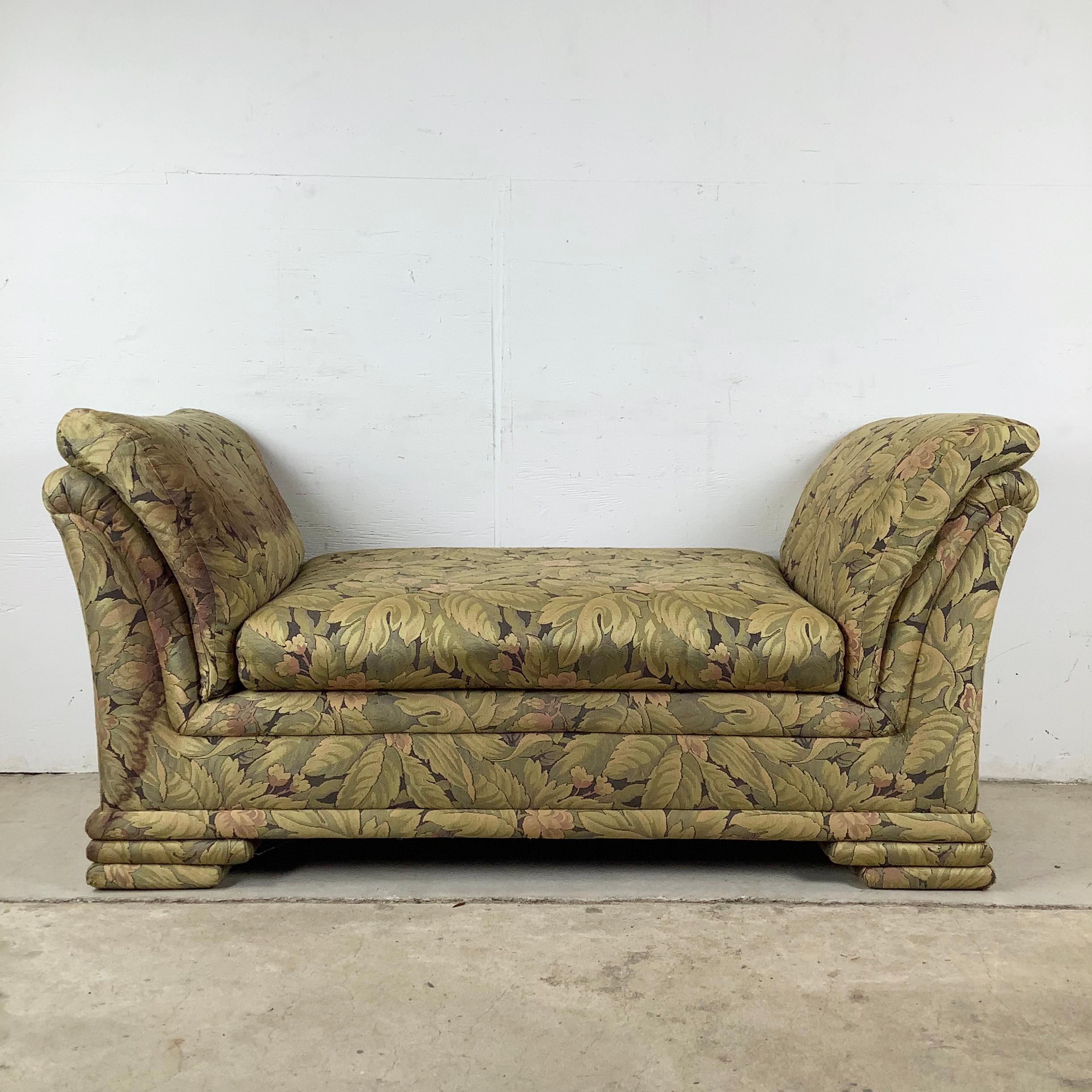 Vintage Chaise-Style Bench With Dramatic Arms and Layered Feet en vente 3