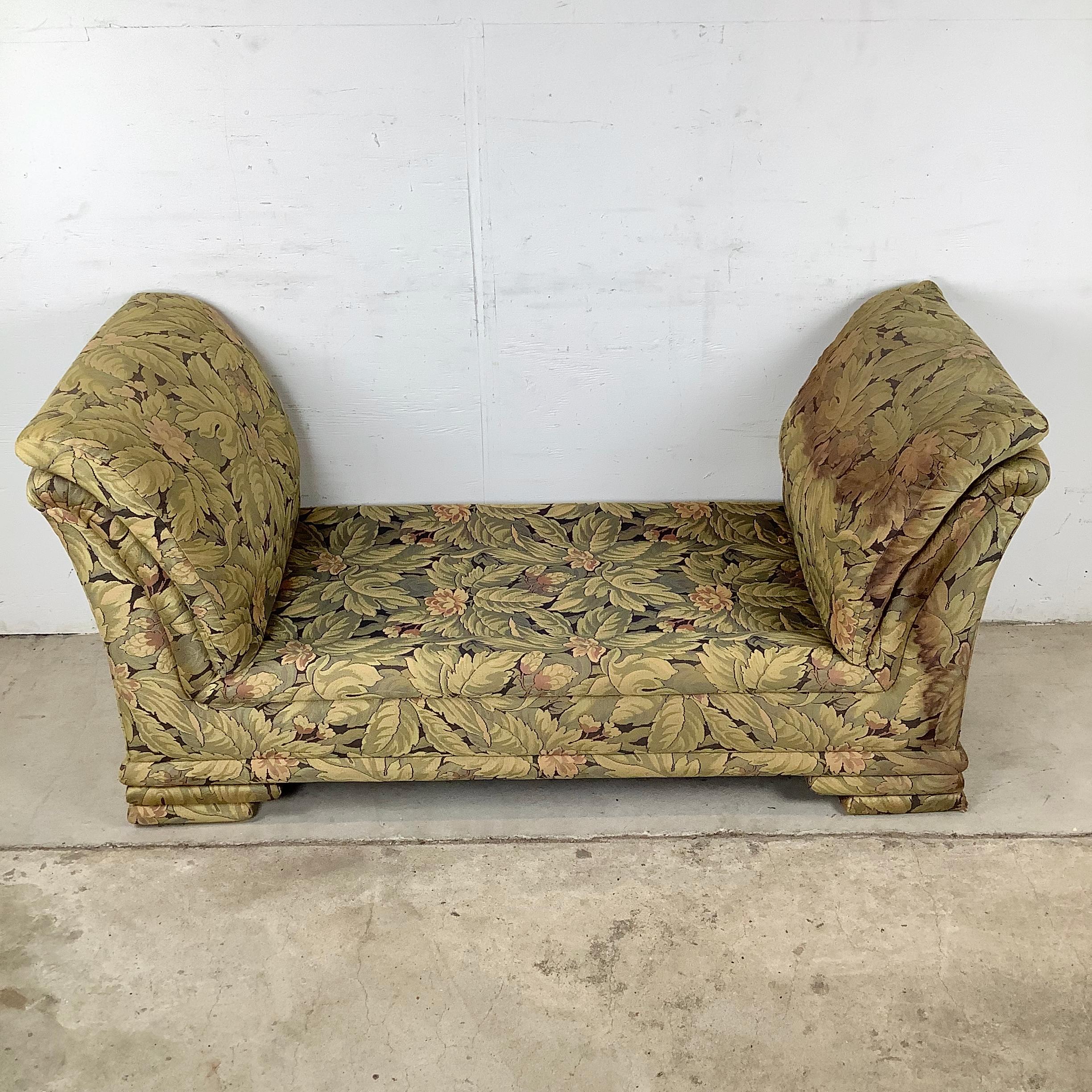 Vintage Chaise-Style Bench With Dramatic Arms and Layered Feet en vente 8