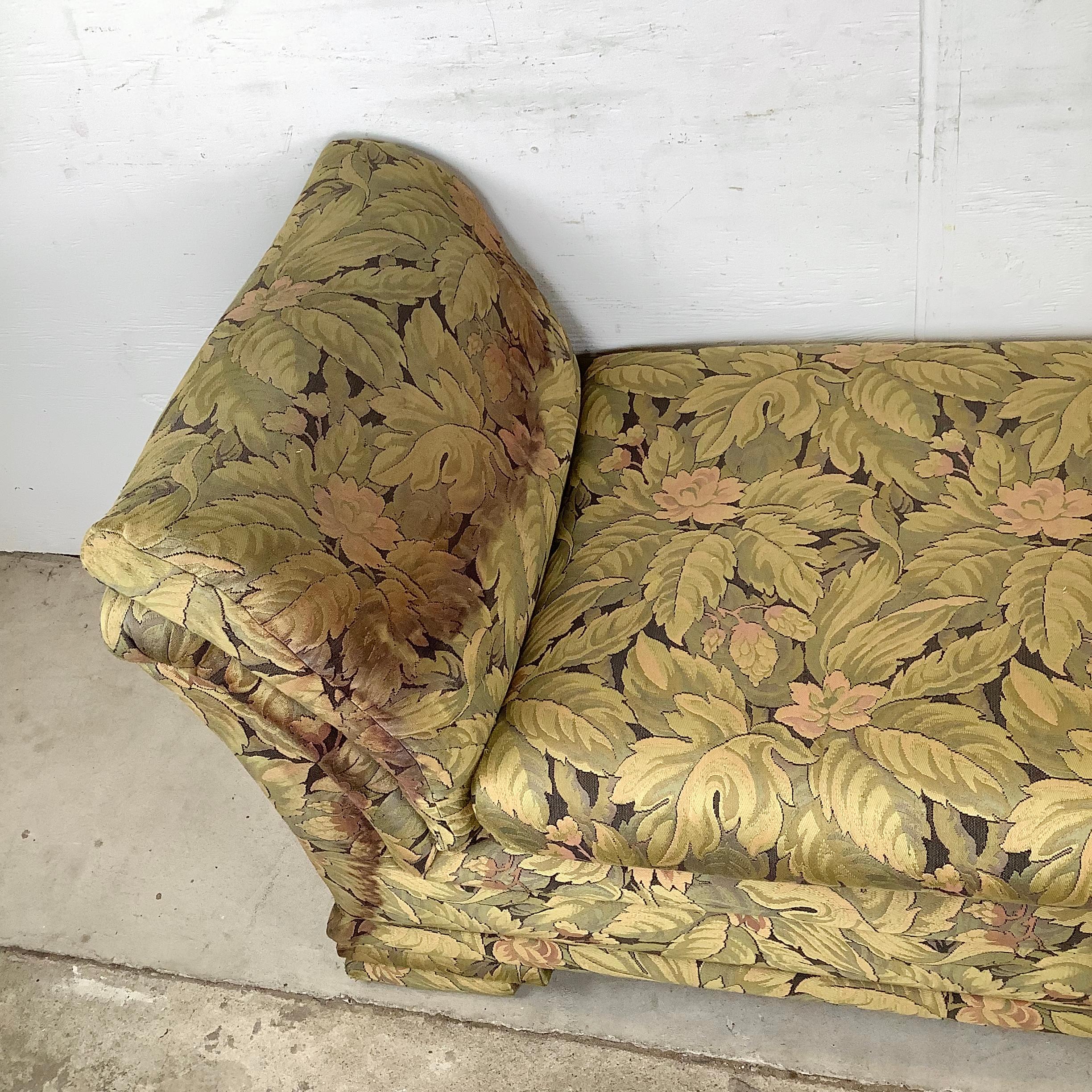 Vintage Chaise-Style Bench With Dramatic Arms and Layered Feet en vente 1
