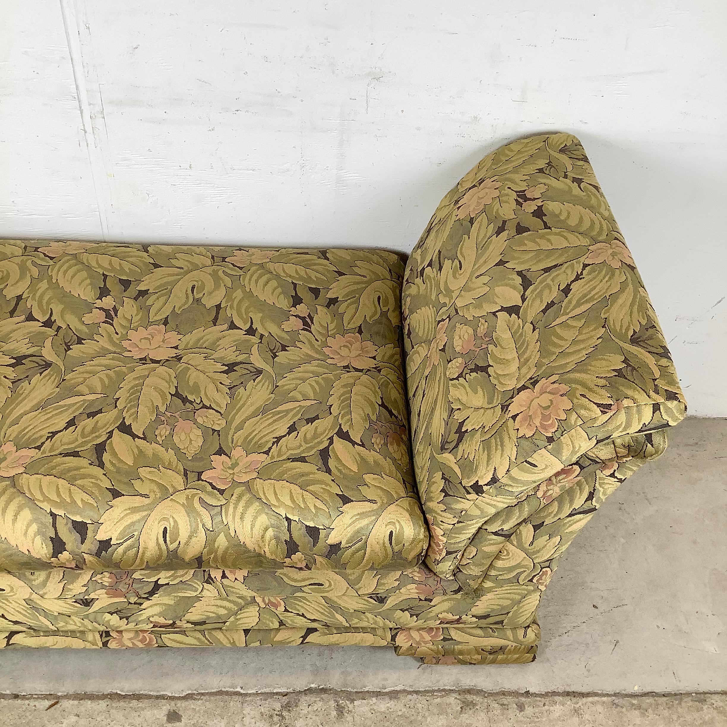 Vintage Chaise-Style Bench With Dramatic Arms and Layered Feet en vente 2