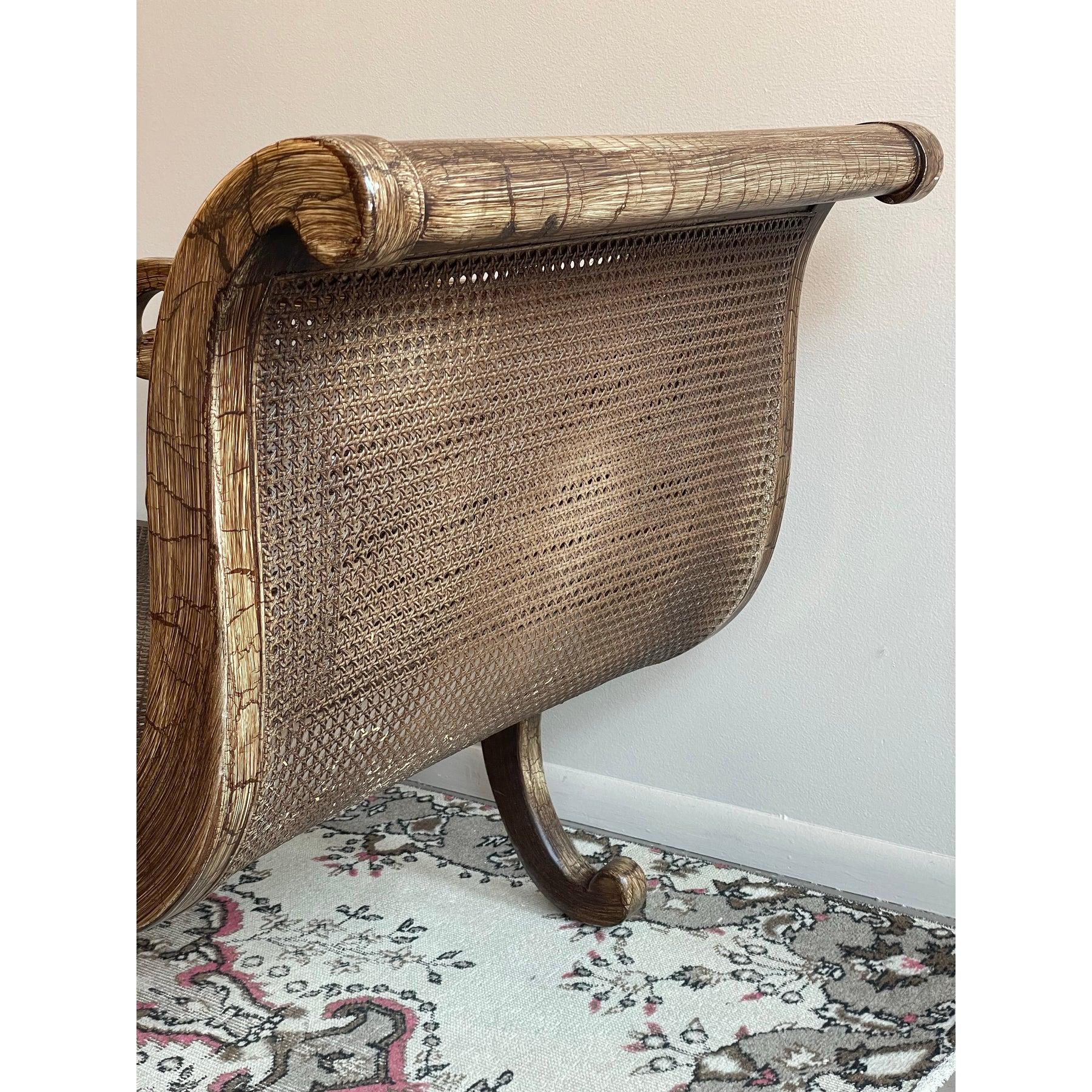 Chaise vintage con asientos de caña en venta 3