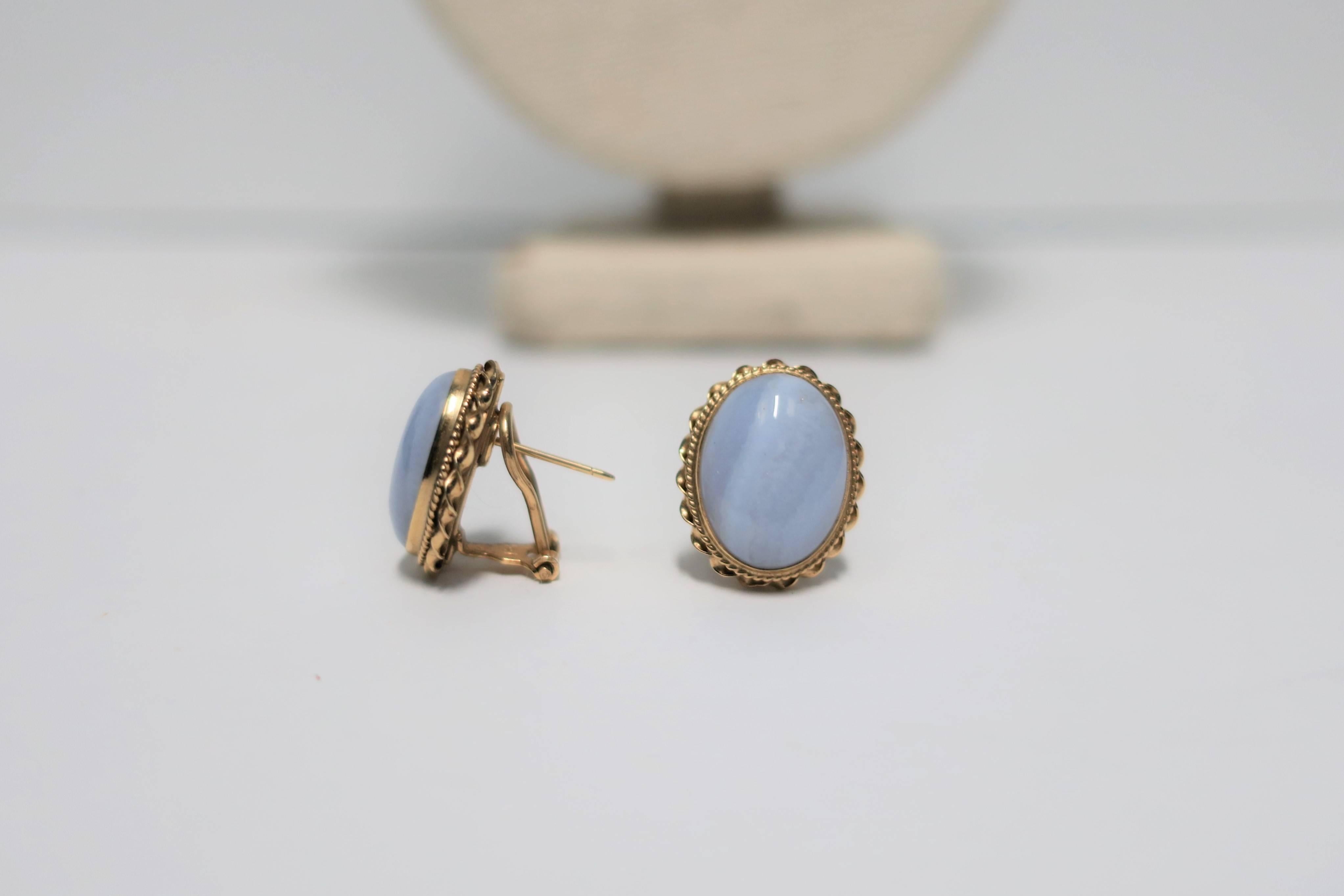 14-Karat Gold and Chalcedony Quartz Earrings, Pair In Good Condition In New York, NY