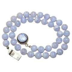 Halskette aus blauem Chalcedon-Spitze und Achat
