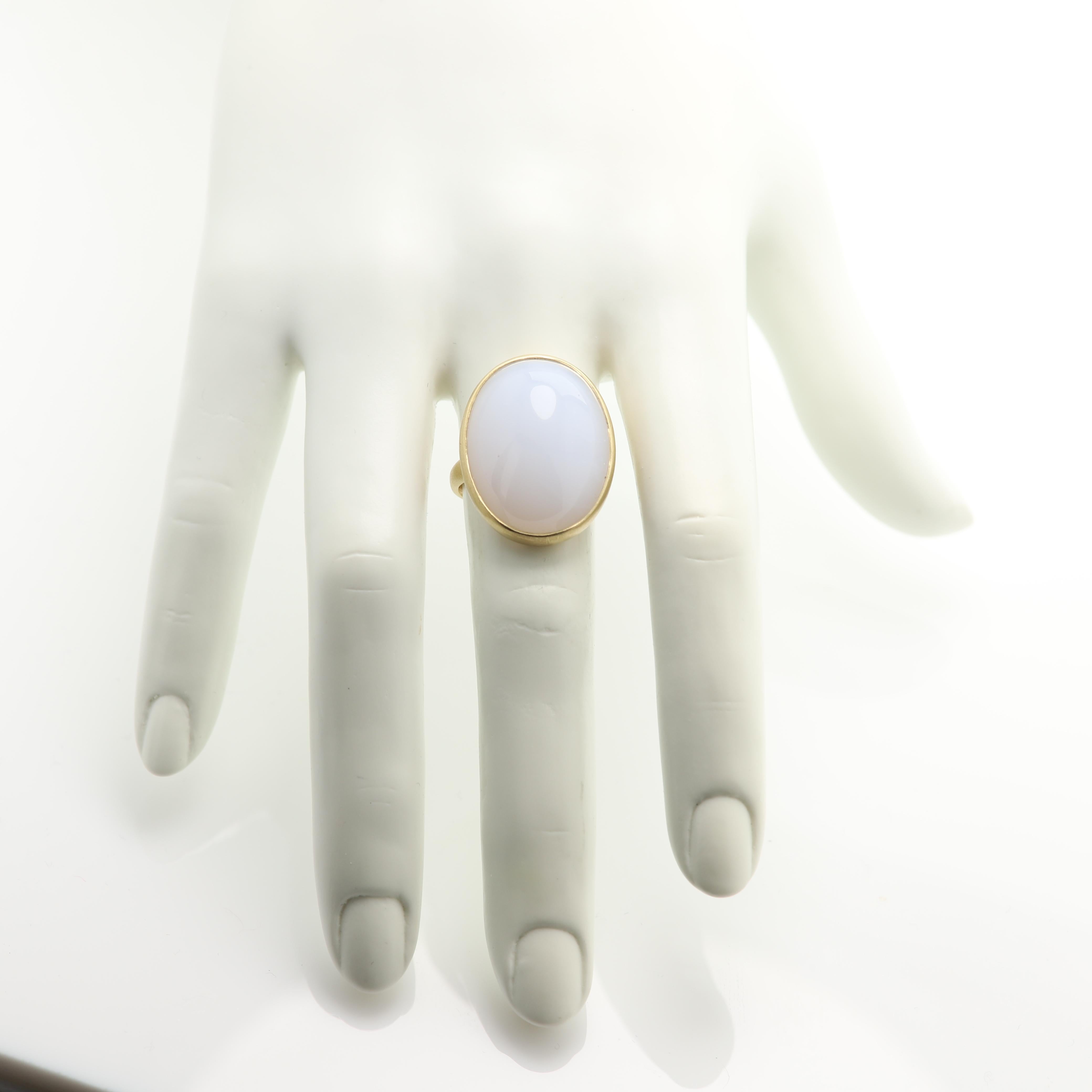 Vintage Chalcedony Cocktail Ring Oval Cabuchon Dome 14k Yellow Gold #13 In New Condition For Sale In Brooklyn, NY
