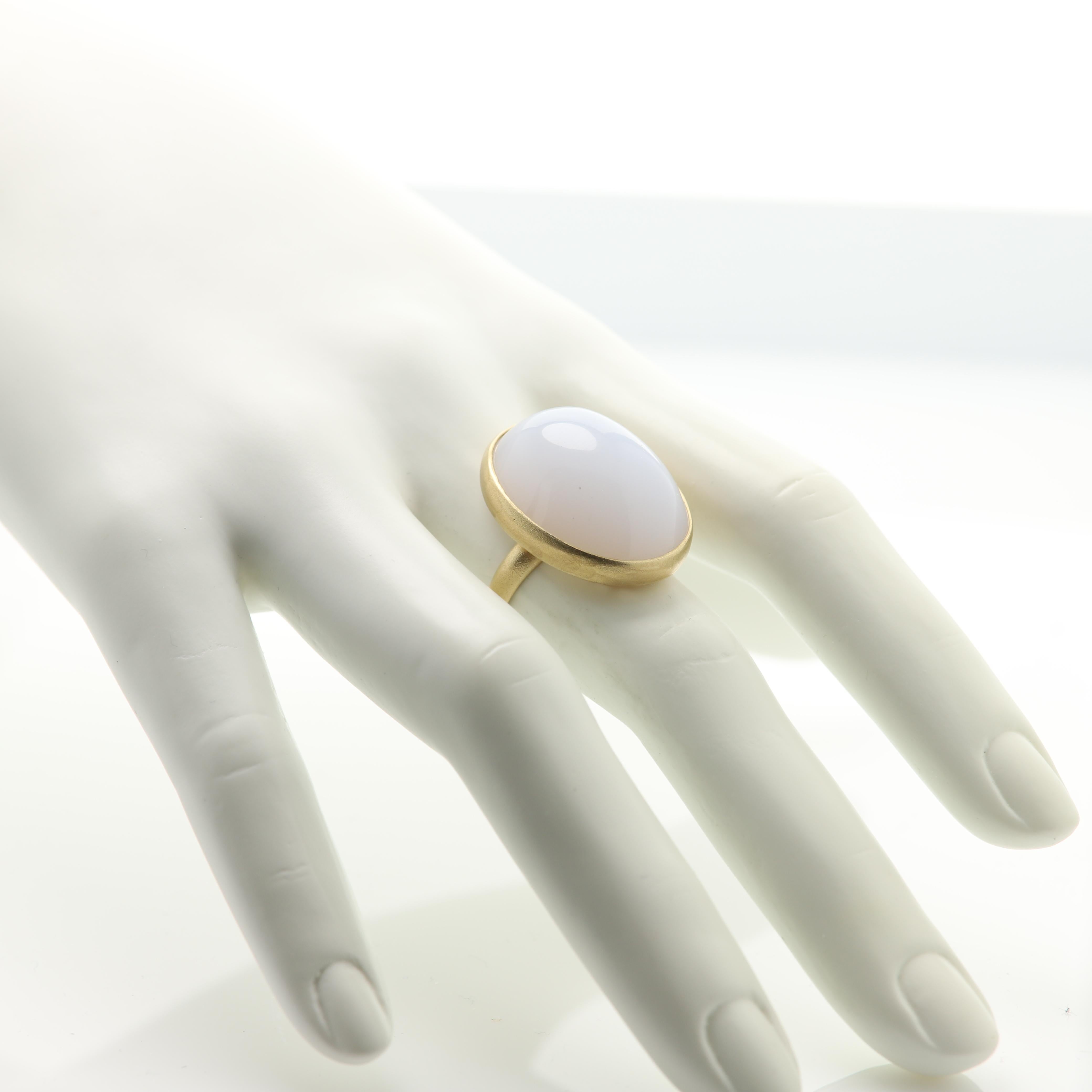 Women's Vintage Chalcedony Cocktail Ring Oval Cabuchon Dome 14k Yellow Gold #13 For Sale
