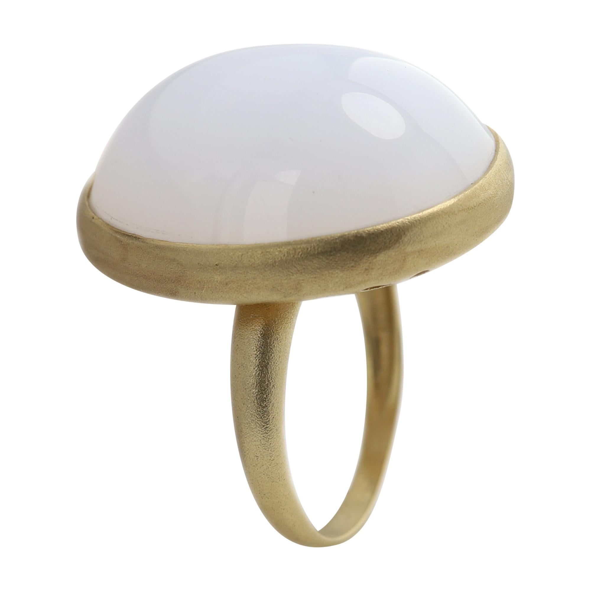 Vintage Chalcedony Cocktail Ring Oval Cabuchon Dome 14k Yellow Gold #13 For Sale