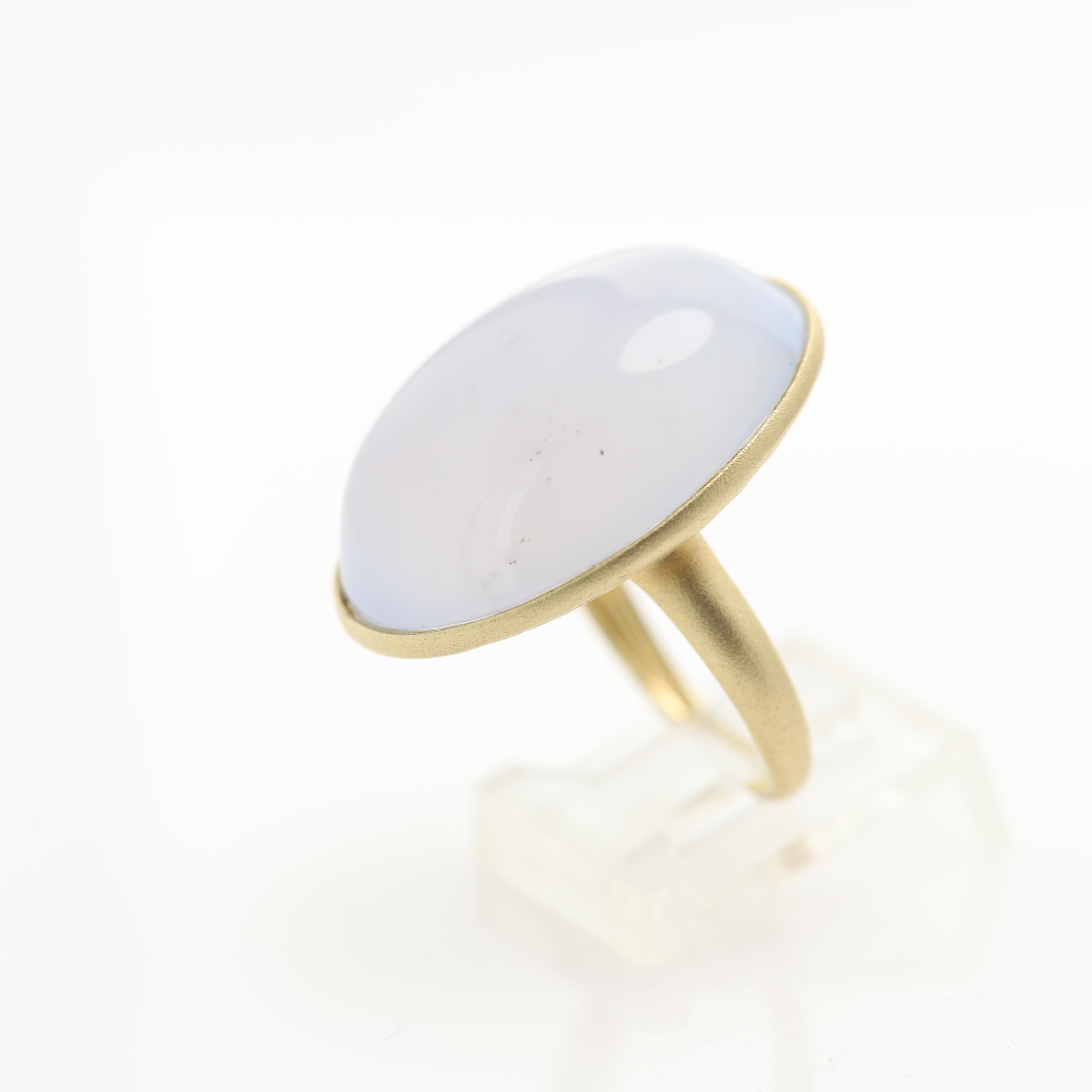 Oval Cut Vintage Chalcedony Cocktail Ring Oval Cabuchon Dome 14k Yellow Gold For Sale