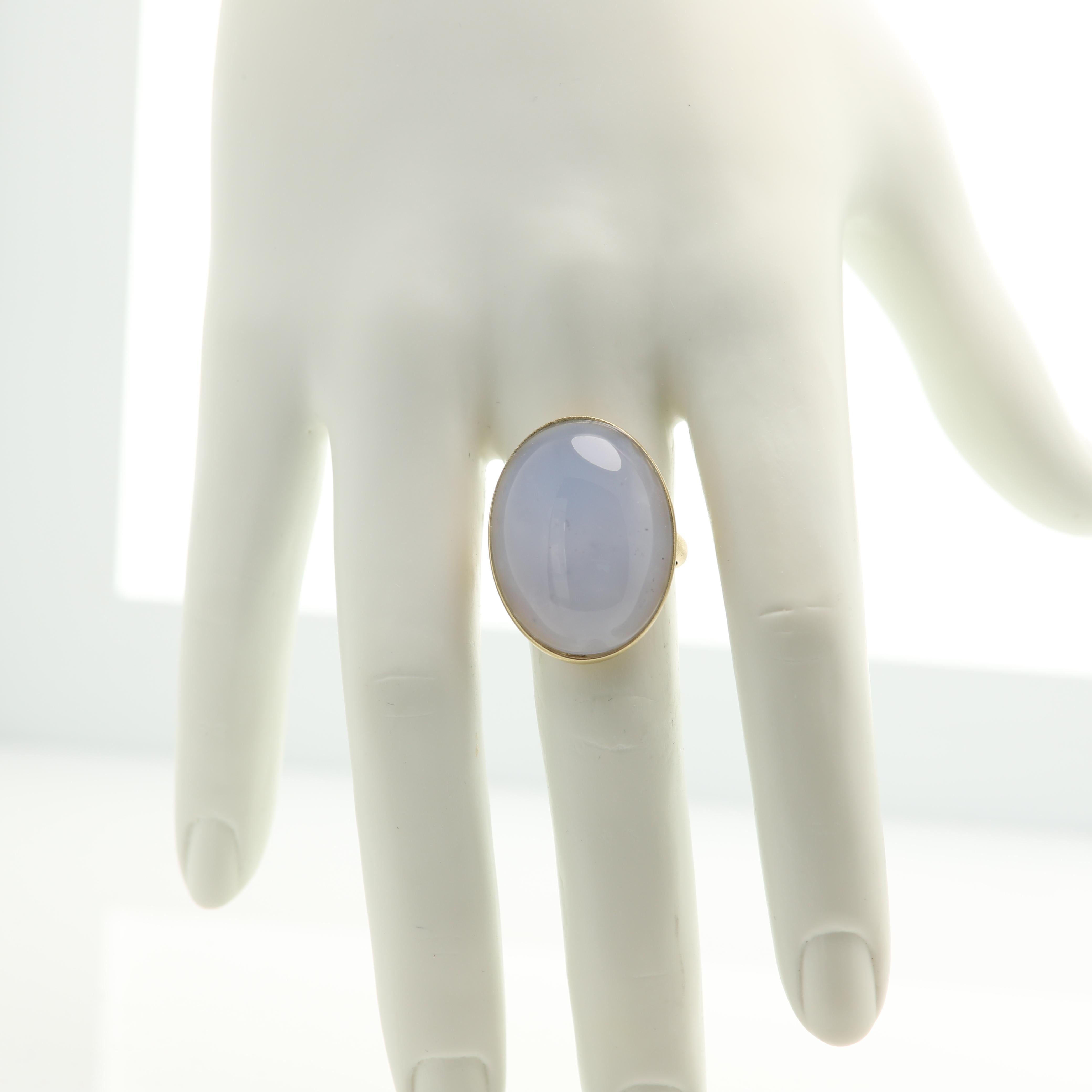 Women's Vintage Chalcedony Cocktail Ring Oval Cabuchon Dome 14k Yellow Gold For Sale