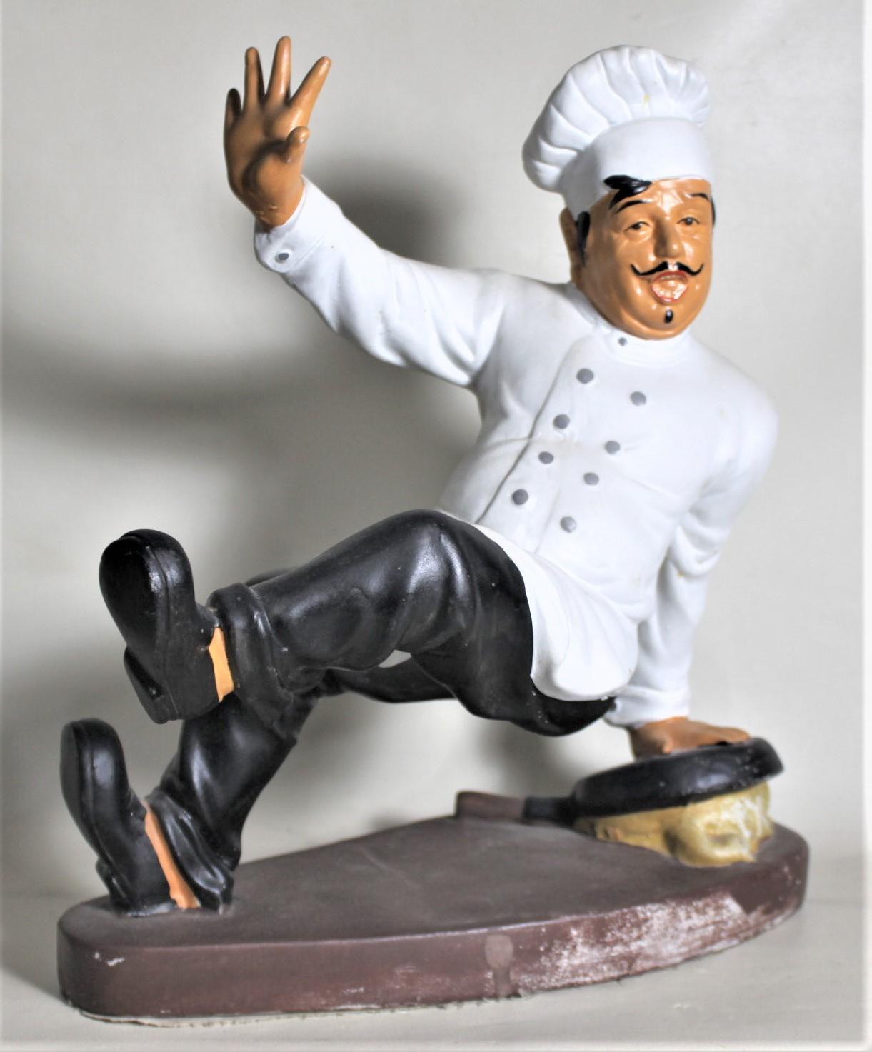 Skurrile Chalkware Französische oder italienische Falling Chef-Figur oder Skulptur, Vintage (Moderne) im Angebot