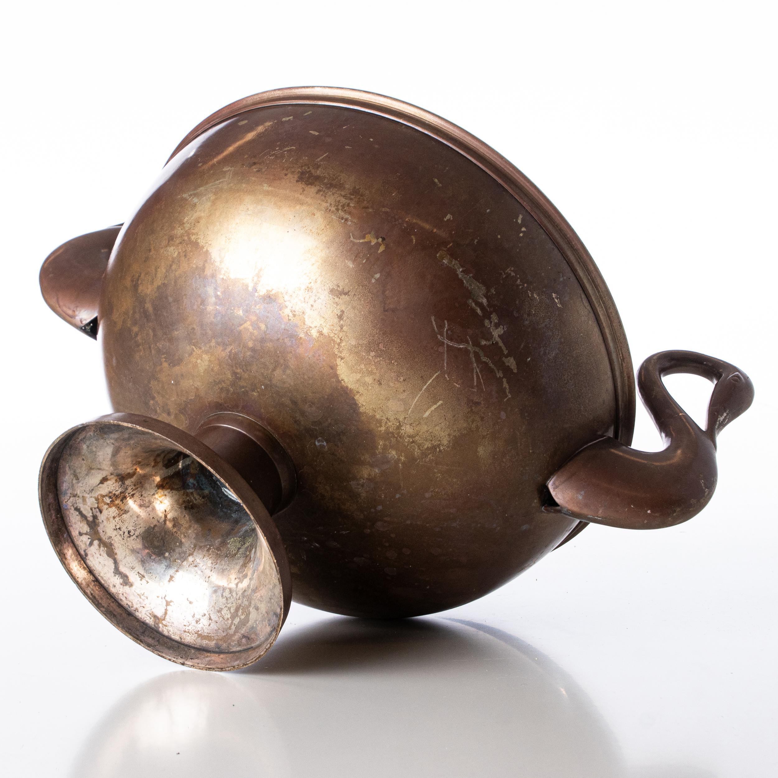 Cubo vintage para champán / enfriador de vino con asas de cisne, Francia Art Decó en venta
