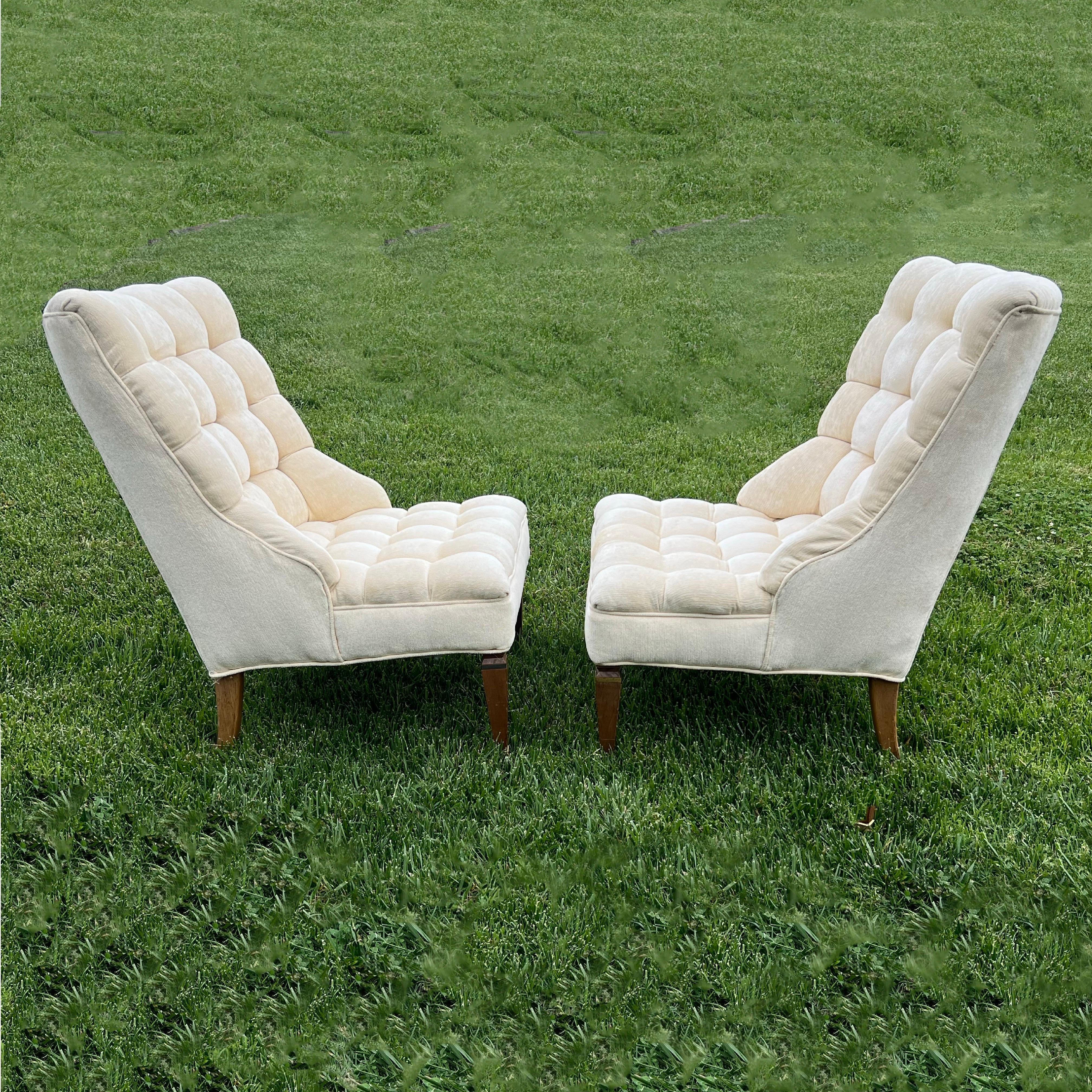 Vintage champagne chenille tufted chairs in the manner of William Hanes In Good Condition For Sale In Gastonia, NC