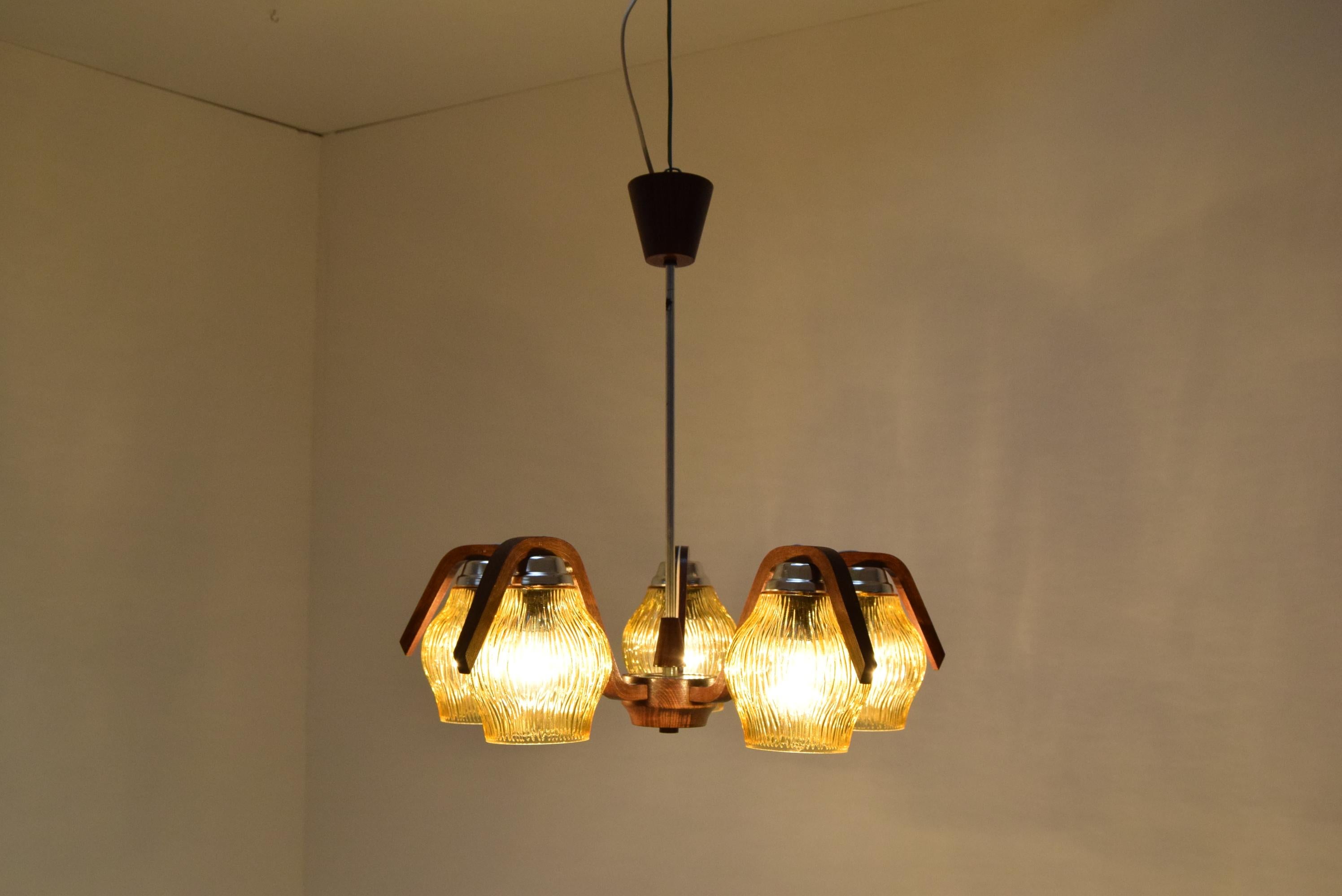Vintage Chandelier by Dřevo Humpolec, 1960s In Good Condition For Sale In Praha, CZ