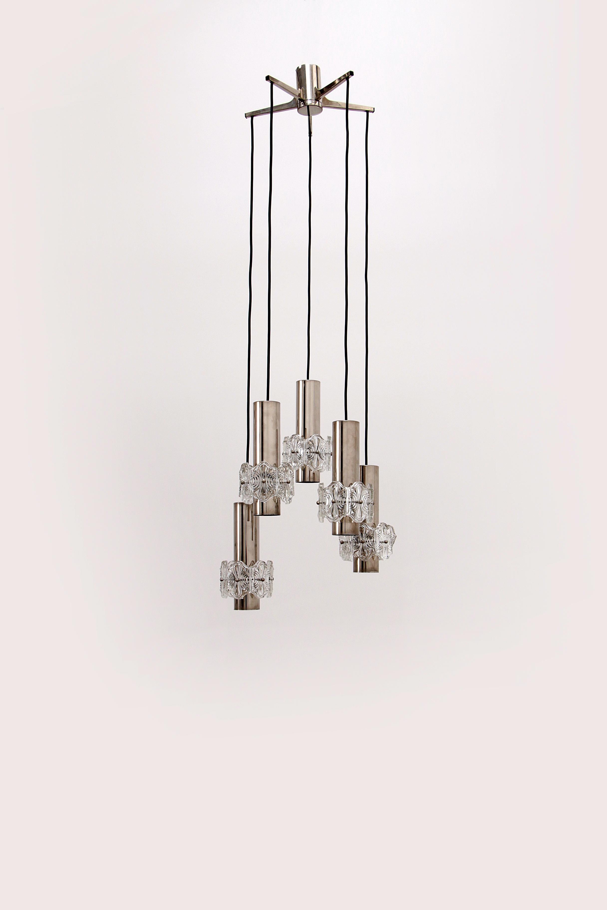 This is a hanging lamp with 5 lamps distributed over a round ceiling pendant. We have provided new cabling according to today's modern guidelines.

This lamp is designed in Germany and this lamp model is called cascade. The design is typical