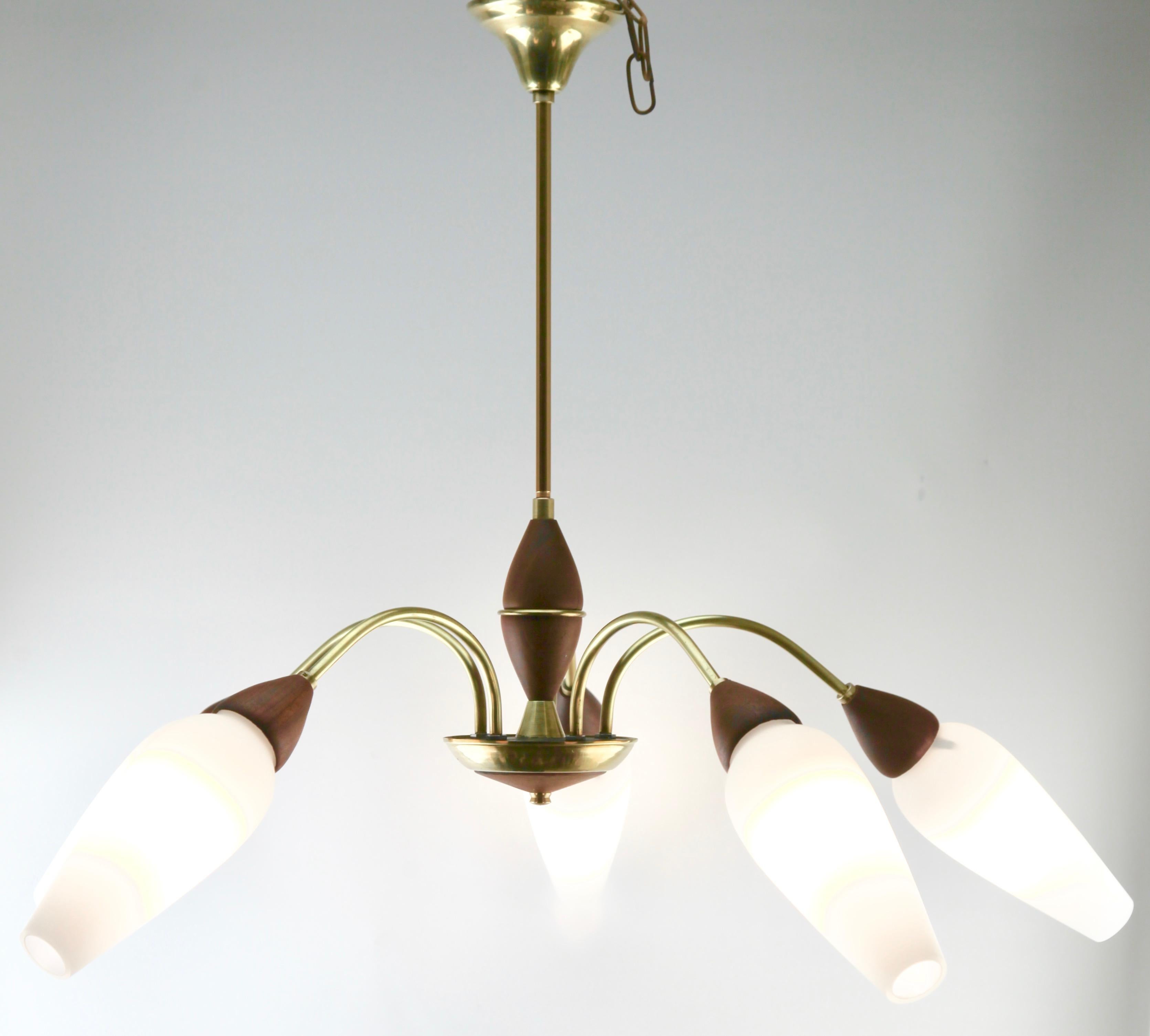 Vintage Chandelier Five Arms style of Stilnovo, Italian, 1960s In Good Condition In Verviers, BE