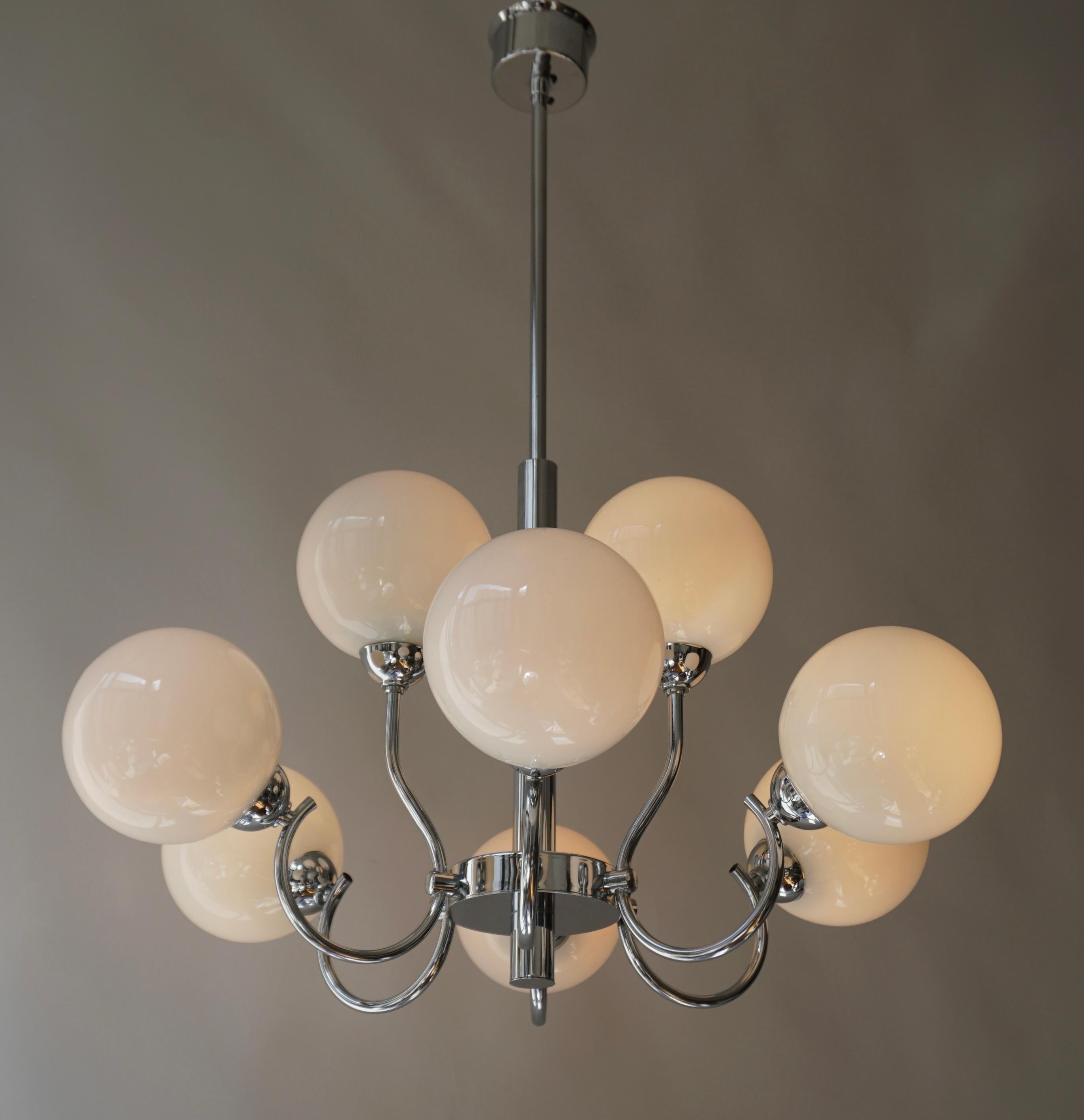 Vintage Chandelier in Chrome and Opaline Glass In Good Condition For Sale In Antwerp, BE