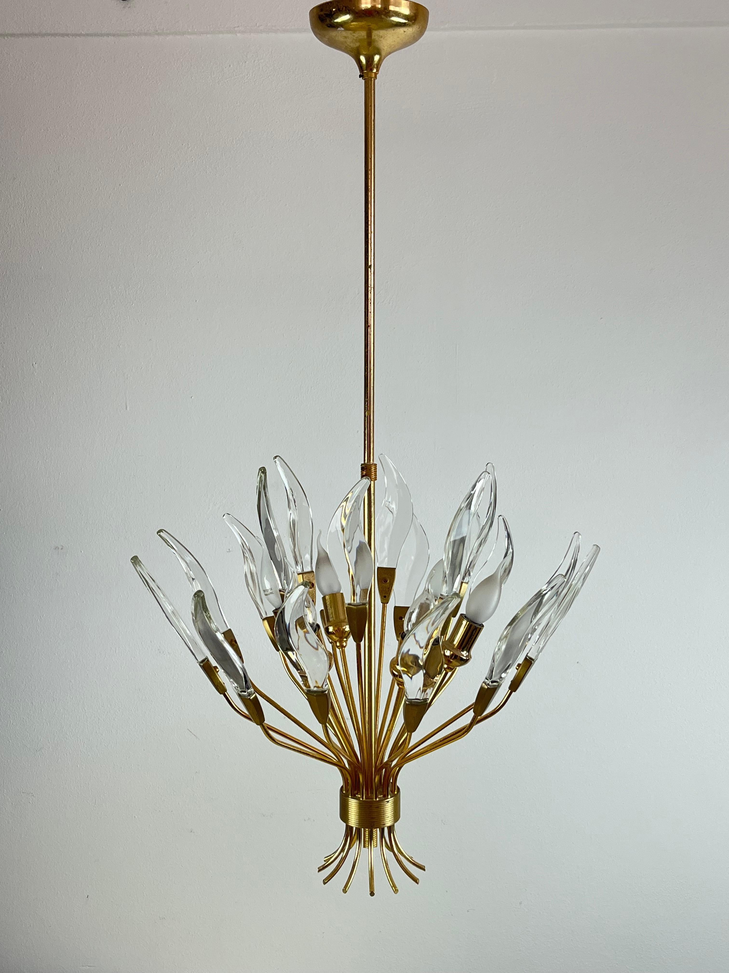 Vintage 6 Light Chandelier in gilt metal and Murano glass, Italy, 70s
Found in a noble apartment.
It has oxidation and a glass is missing as can be seen from the photographs in the description.