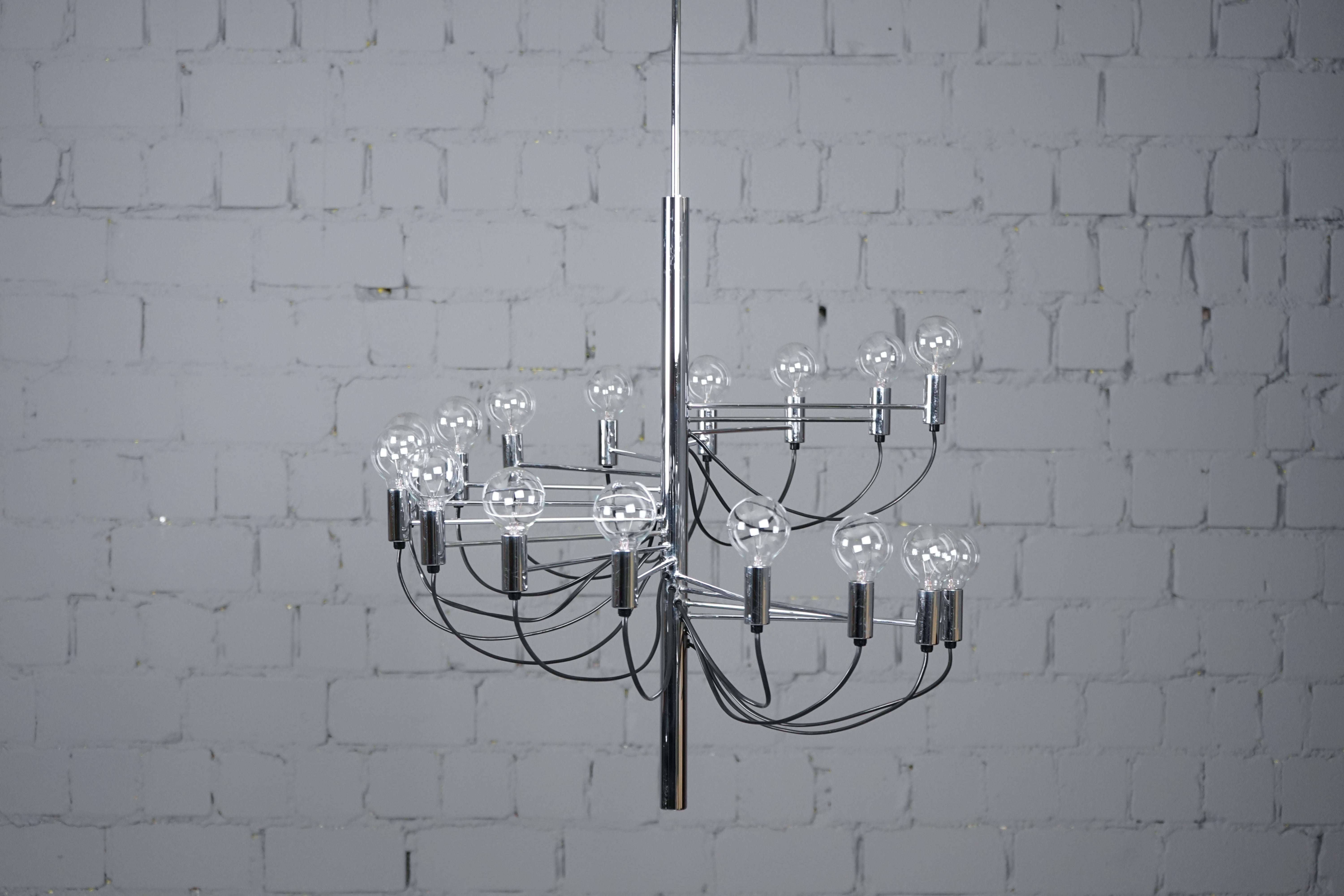 Huge Vintage Chandelier in the style of Gino Sarfatti from the 1980s.