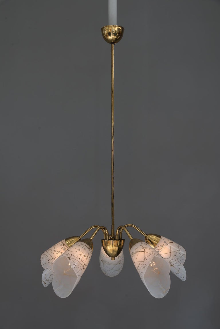 Vintage chandelier Italian 1960s
Brass and Lucite
Original condition
Original shades.