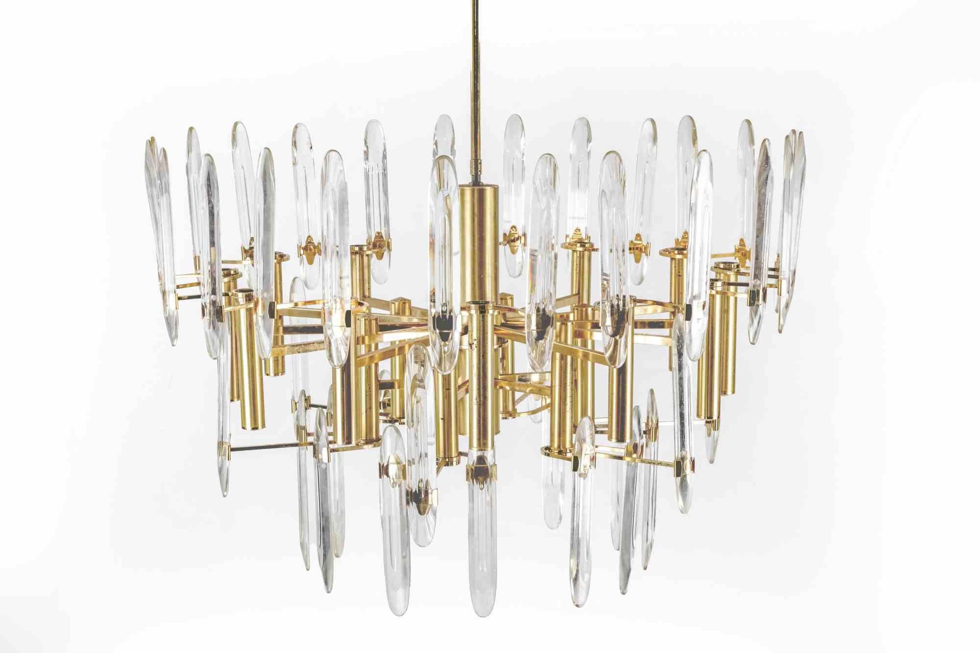 Vintage Metal, Brass and Crystal Chandelier realized by an italian production in 1970s.

Very good condition.