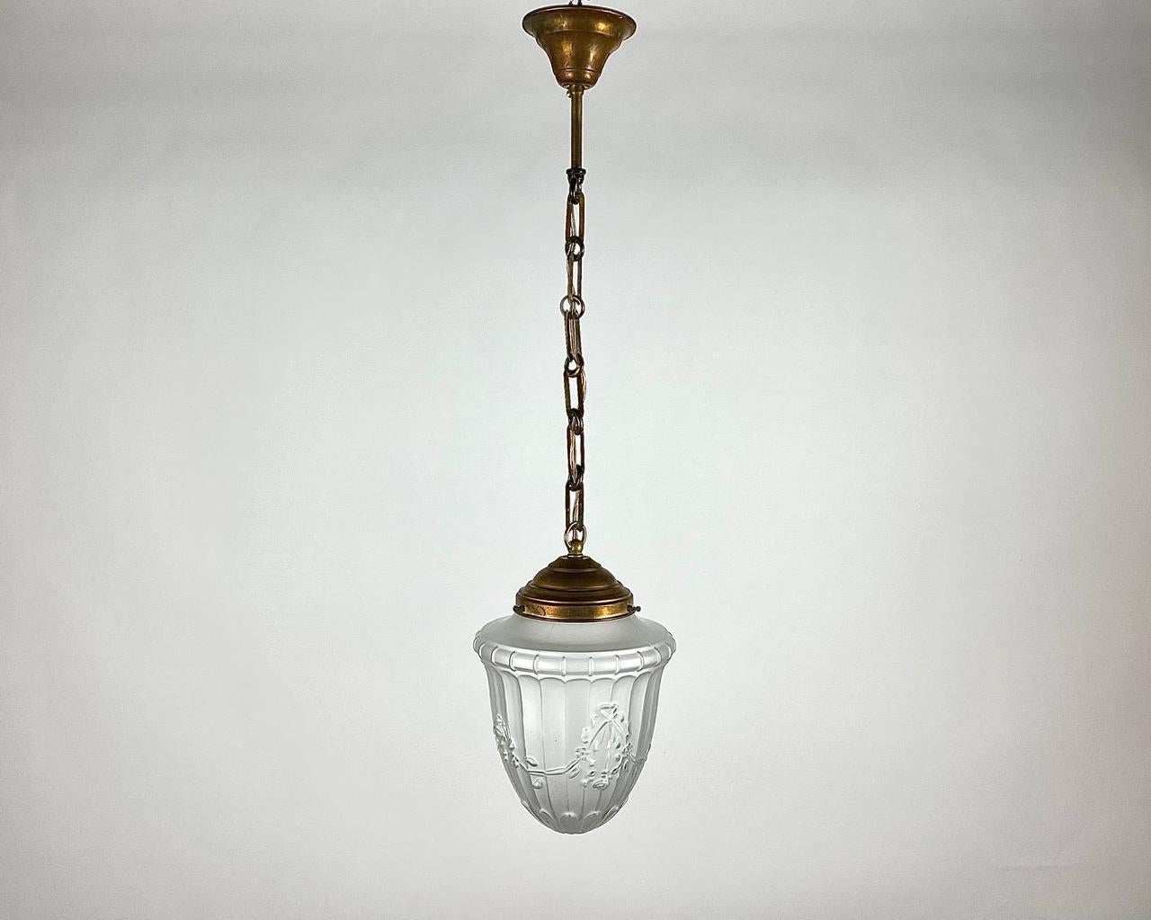 Frosted glass pendant light in brass fittings. The frosted glass give a lovely, soft glow whilst the ribbed, floral design adds interest. 

Belgium, circa 1950s.

Lighting is an integral part of any decor. It delivers the right ambiance and makes
