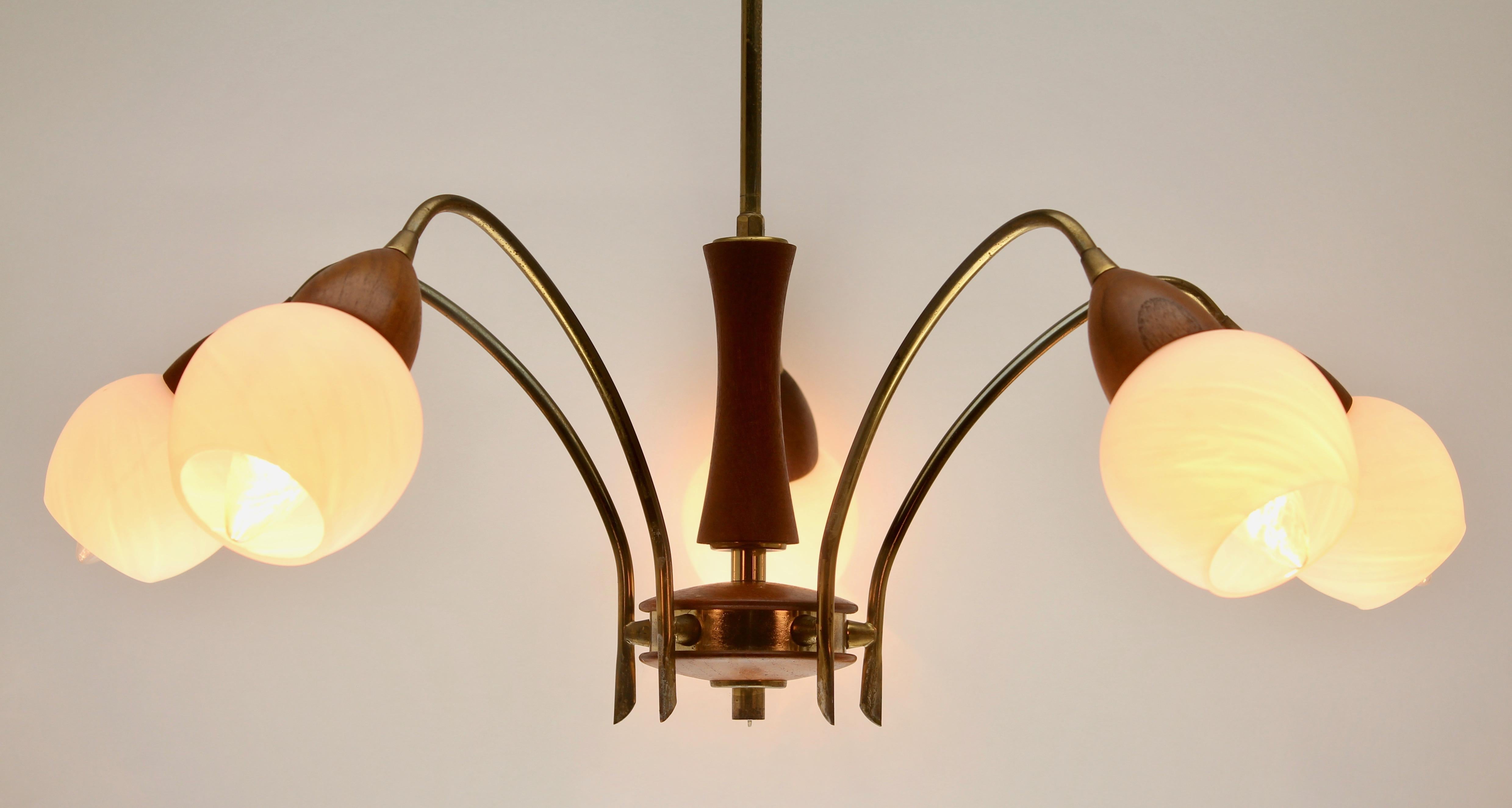 Machine-Made Vintage Chandelier Six Arms in the Style of Stilnovo, Brass and Wood, Italian