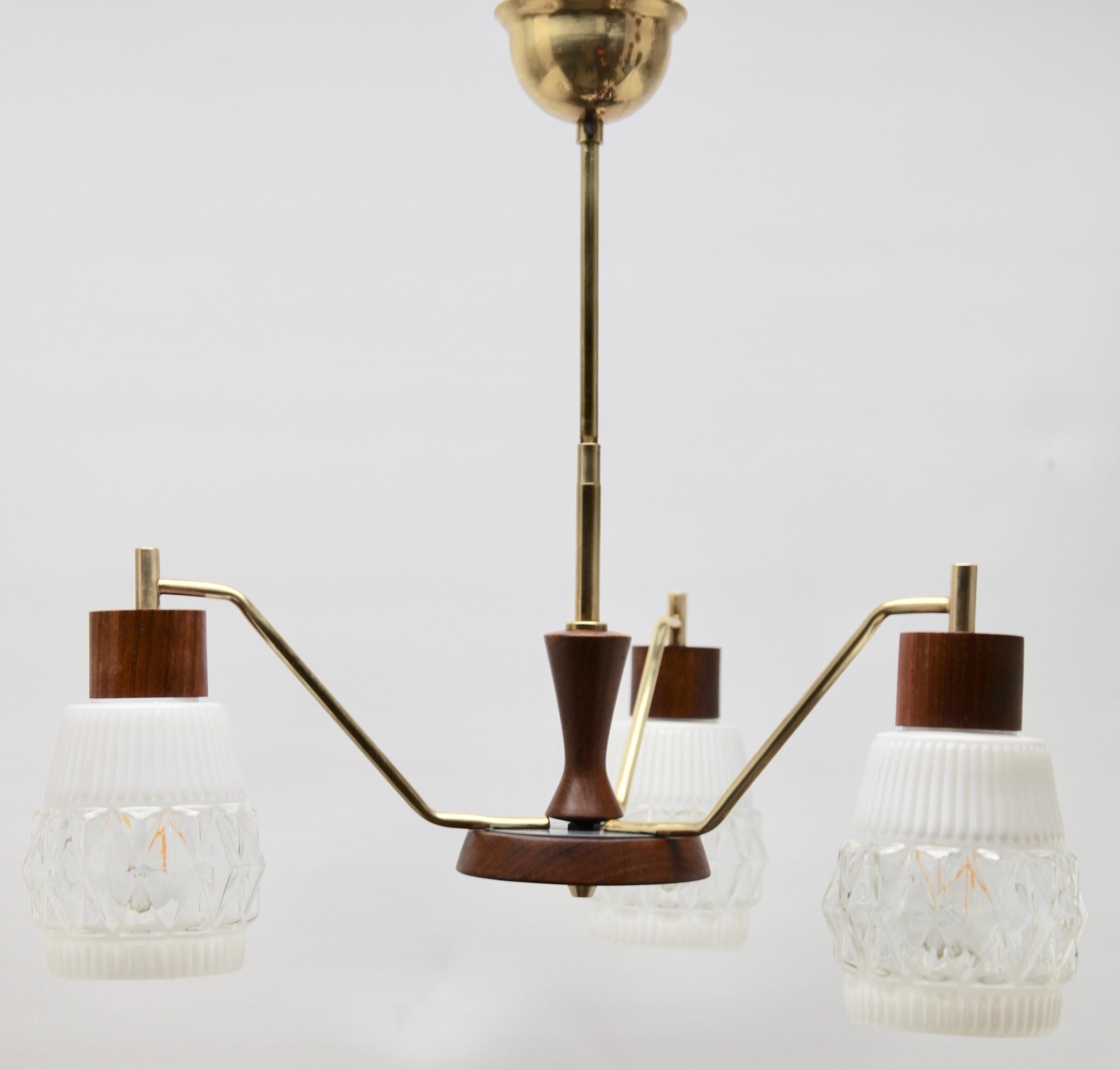 Vintage Chandelier Three Arms in the Style of Stilnovo, Italian, 1960s For Sale 2