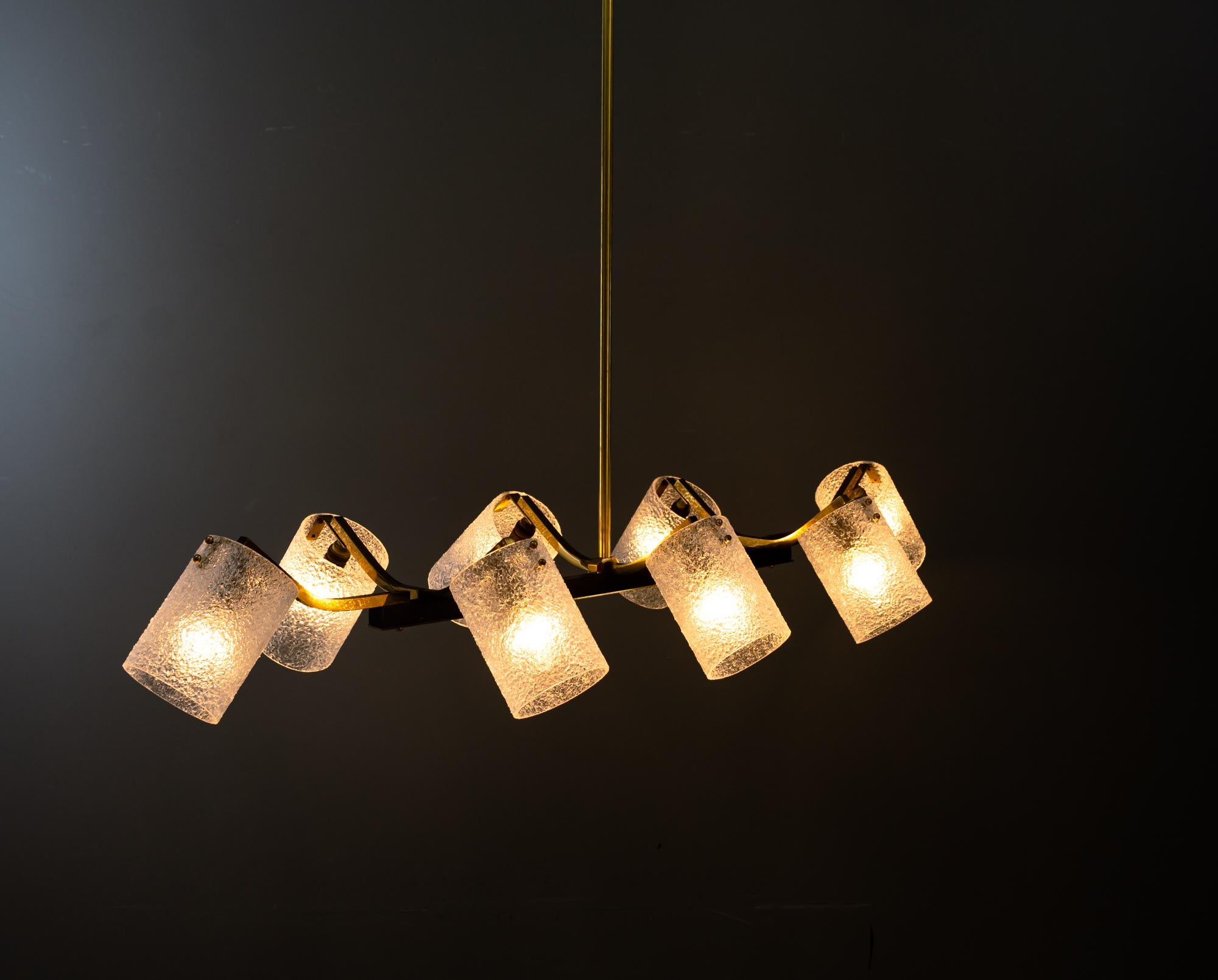 Lampadario d'epoca con scaglie di lucite, Vienna, anni '60 circa in vendita 4