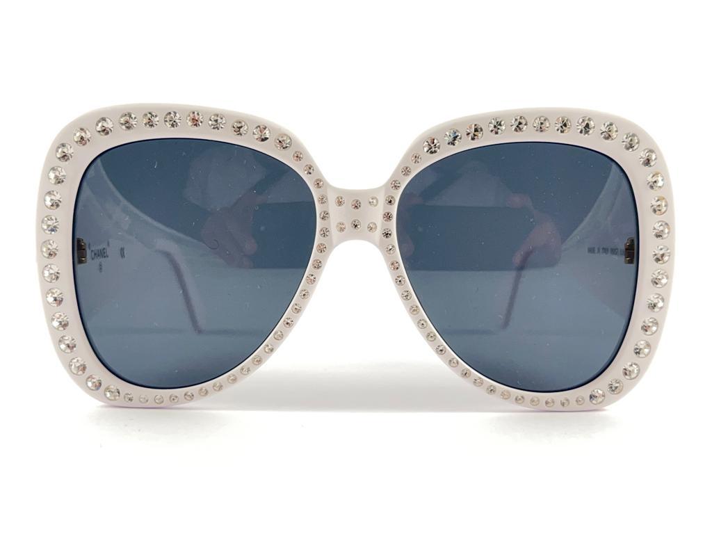 
From the Spring / Summer of 1994 Chanel White 05257 10601 with strass accents frame.

New never Worn. This piece may show minor sign of wear due to storage.

This pair of Chanel sunglasses is an absolute showstopper.


Made in Italy


Front :      